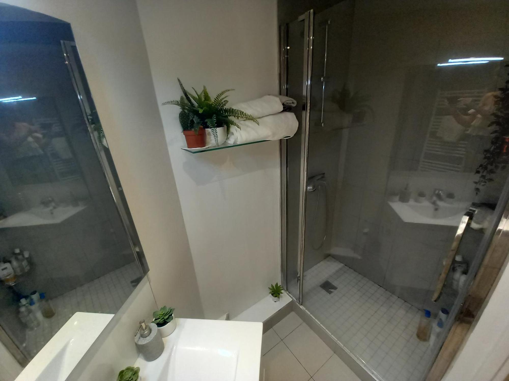Apartment 1 Minute Gare Montparnasse , Center , Front Metro,close To Eiffel Tour And Louvre Meusm