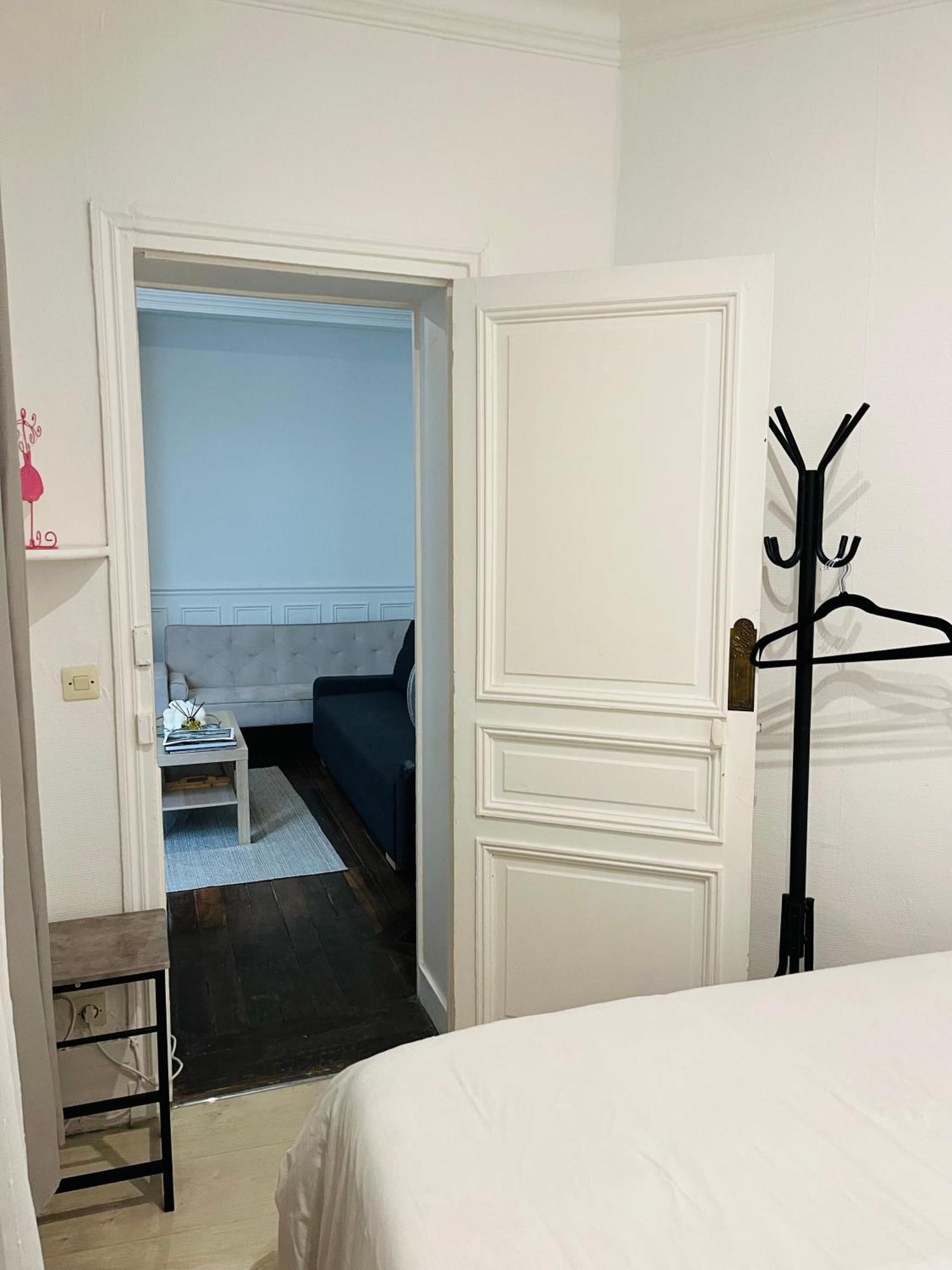 Homestay In Montmartre, Paris, Near Sacre-coeur Read Host Profile For Booking