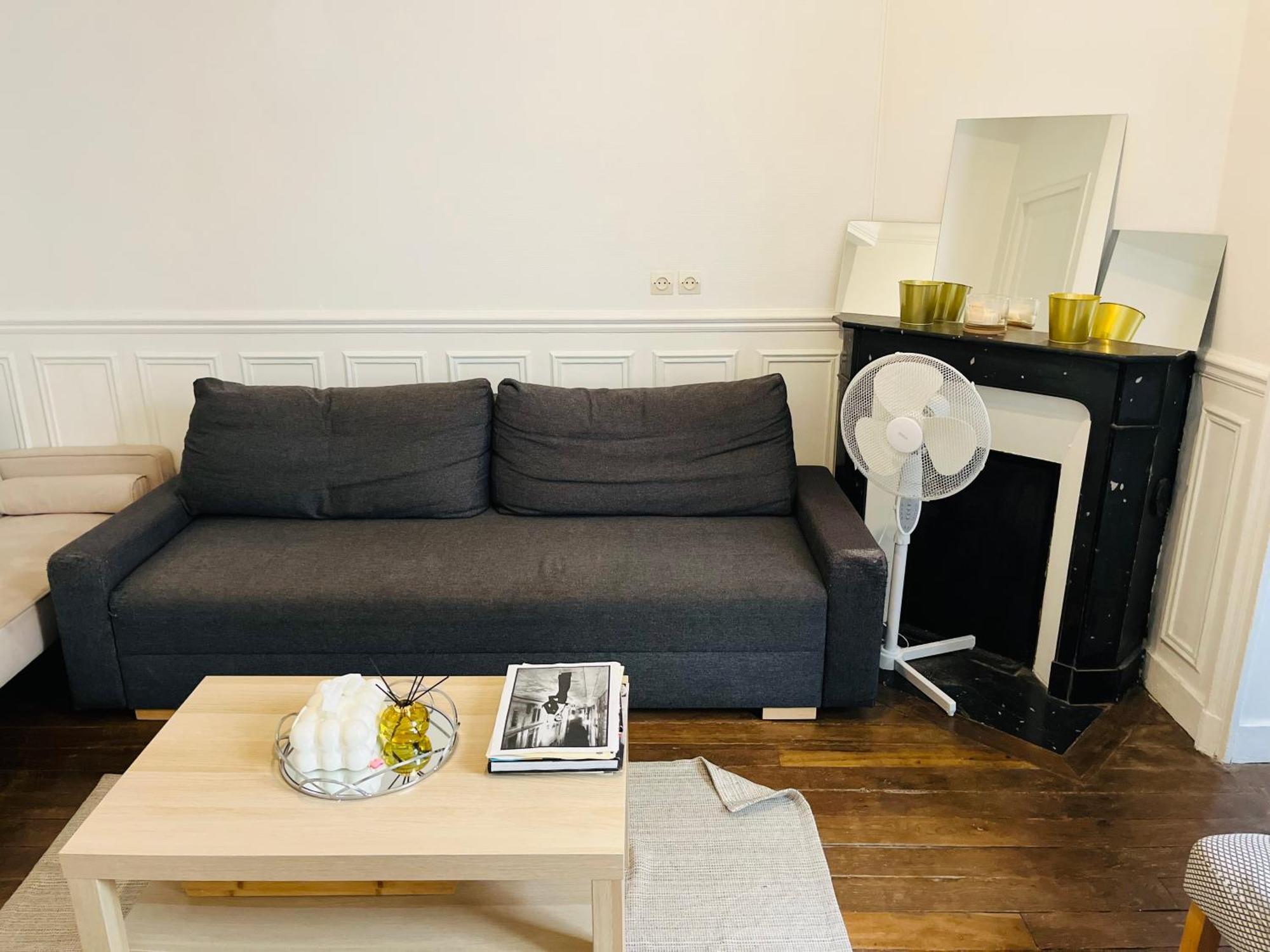 In Montmartre, Paris, Near Sacre-coeur Read Host Profile For Booking