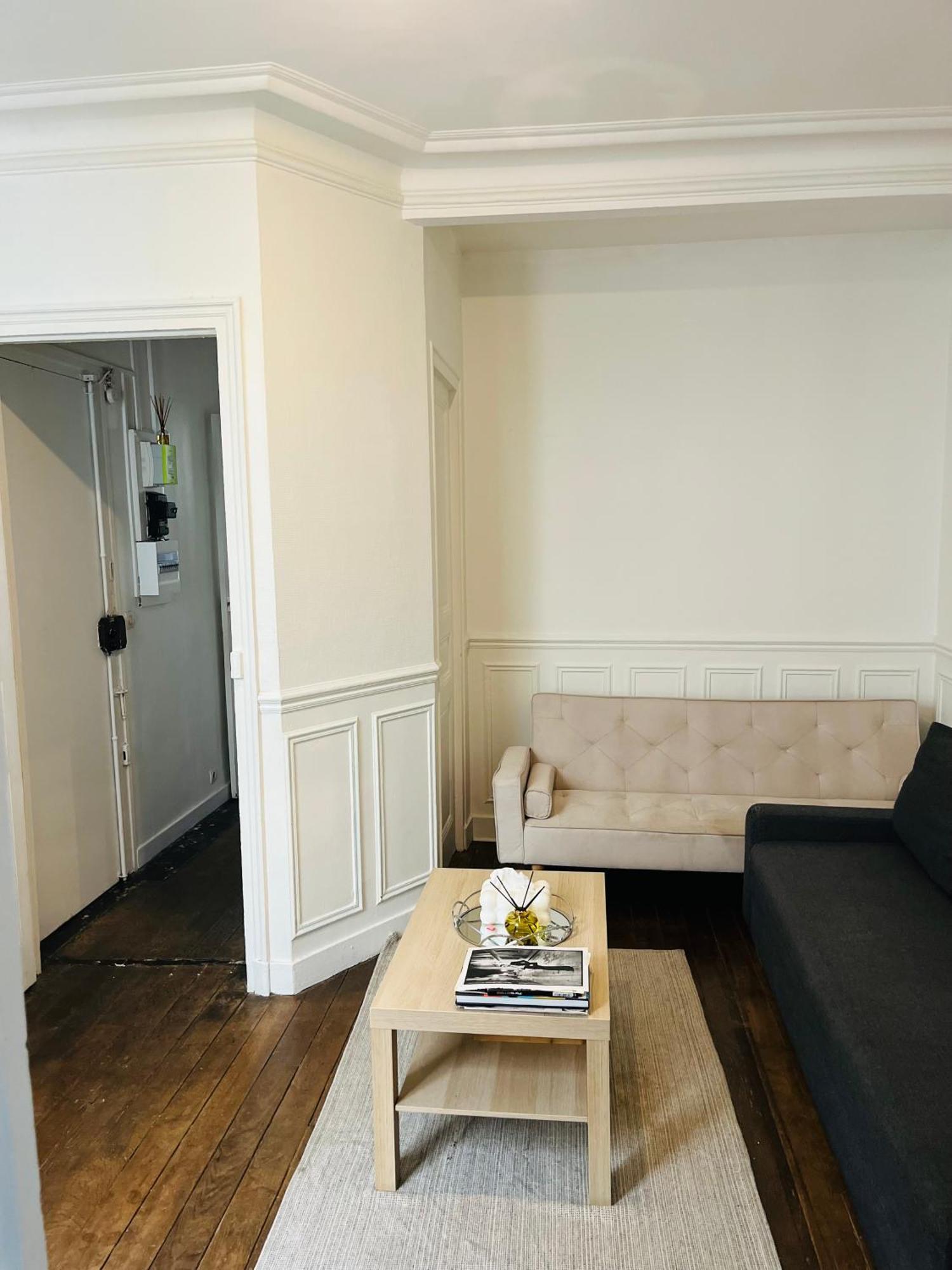 Homestay In Montmartre, Paris, Near Sacre-coeur Read Host Profile For Booking *