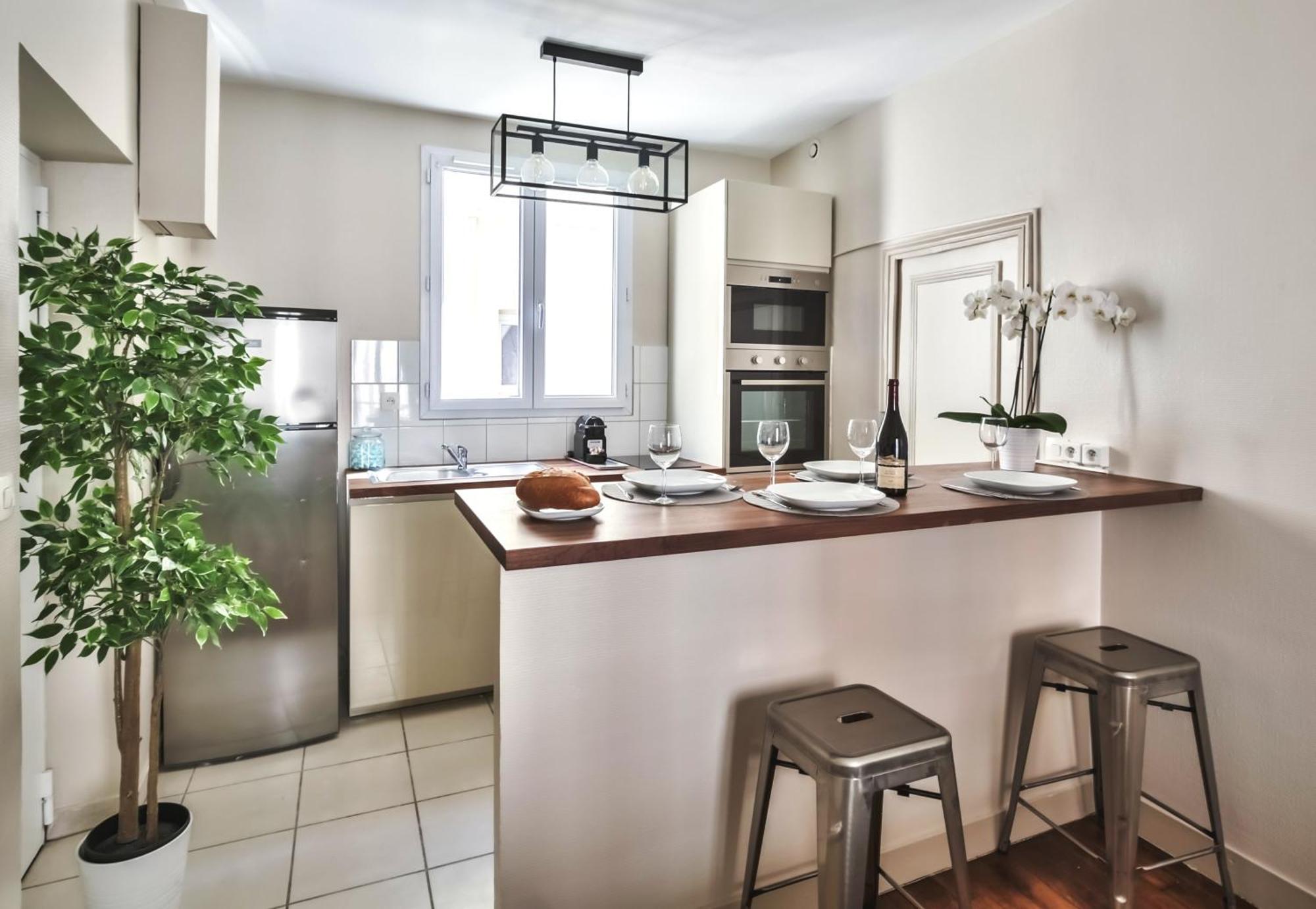 831c Friendly Property In Apartment Paris