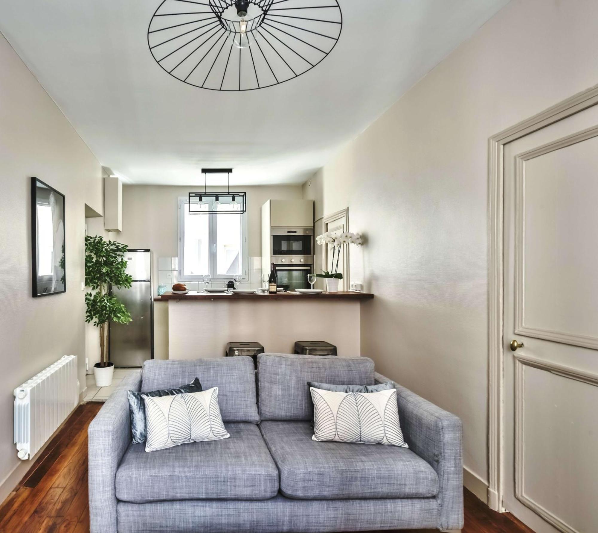 831c Friendly Property In Paris