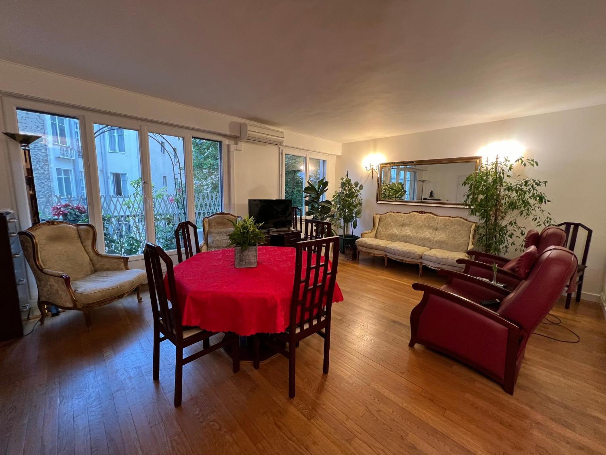 Entre Tour Eiffel Et Champs Elysees Apartment Paris