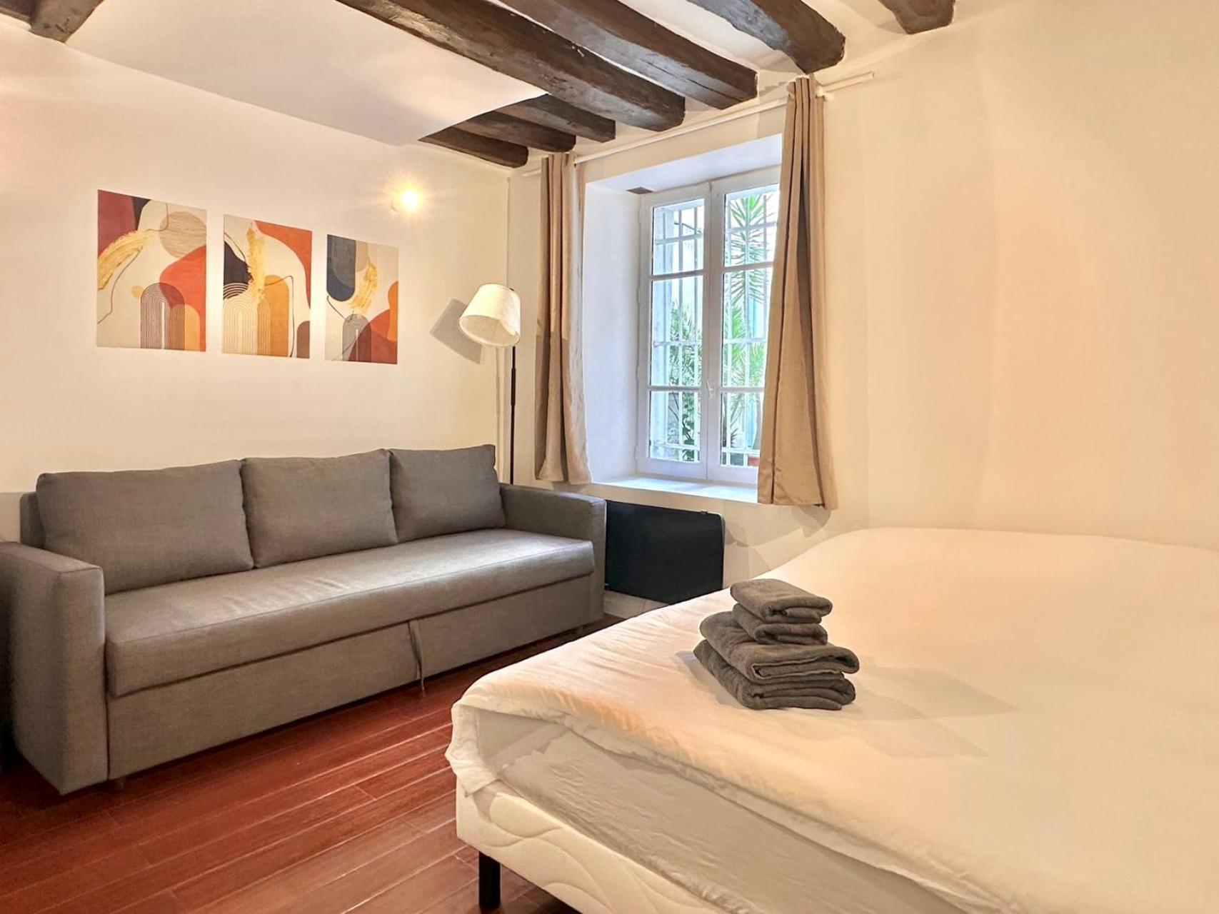 Bed & Breakfast Cozy Near Marais On Rue Trousseau Paris