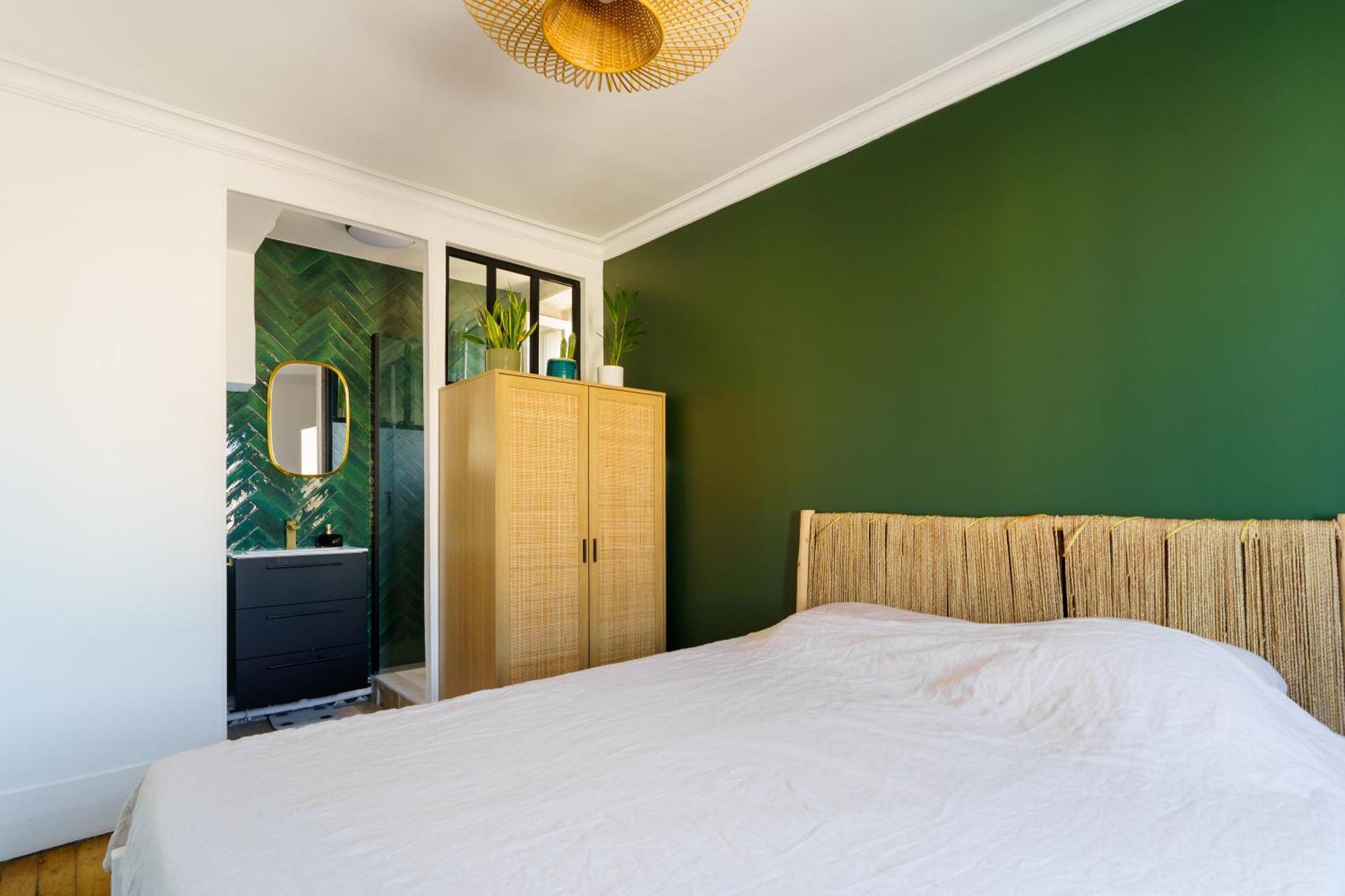 Apartment Bright & Serene 1bd Retreat Canal Saint-martin Paris