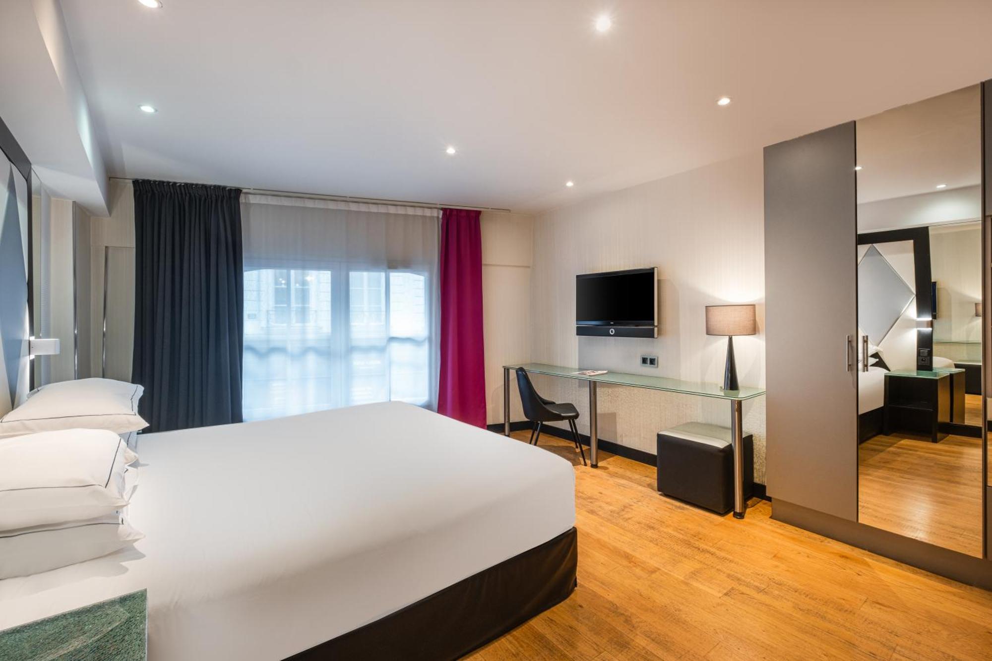 L'empire Hotel Paris