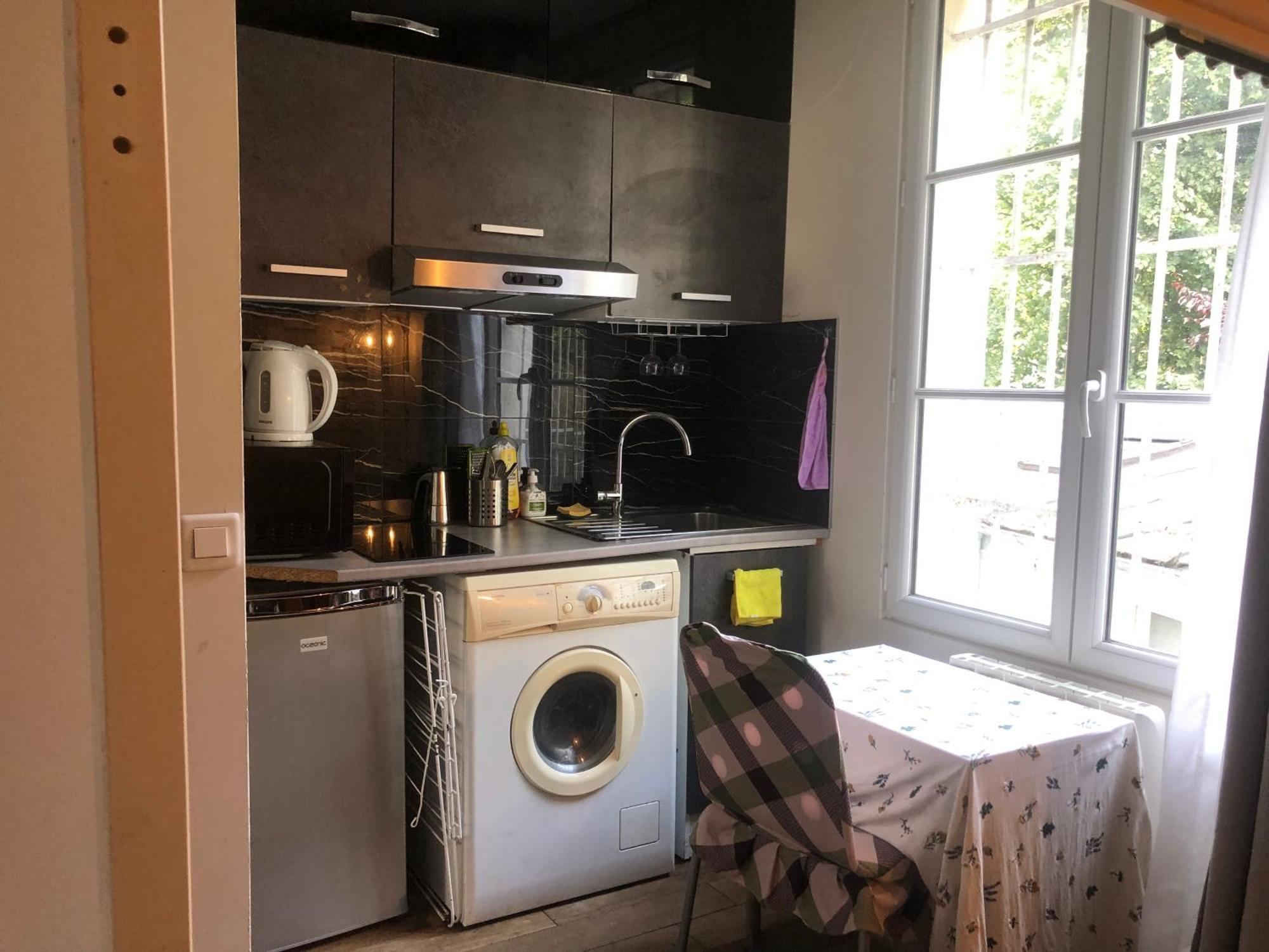Apartment Studette Pour Etudiante, Proche De La Tour Eiffel Paris