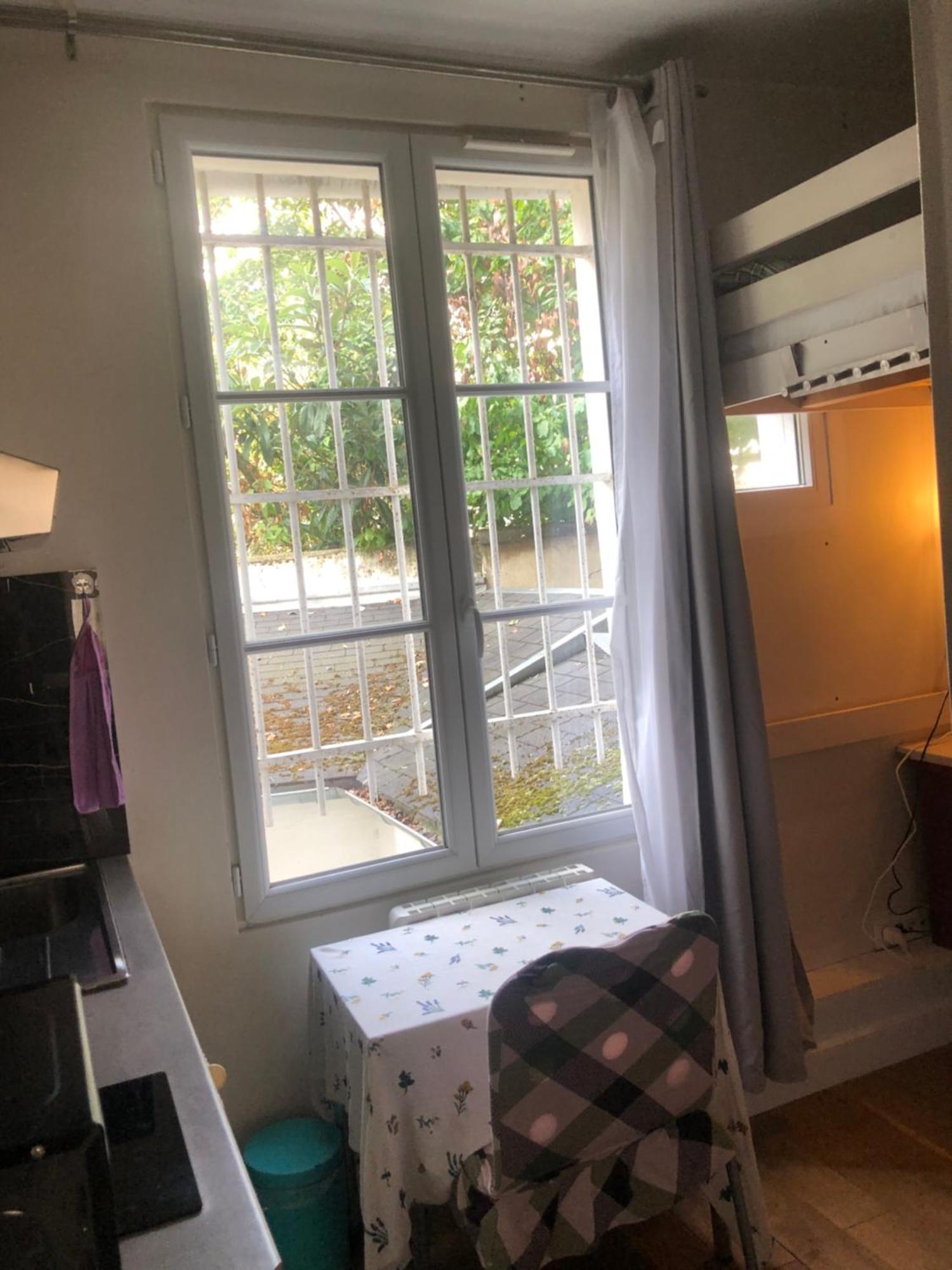 Studette Pour Etudiante, Proche De La Tour Eiffel Apartment Paris