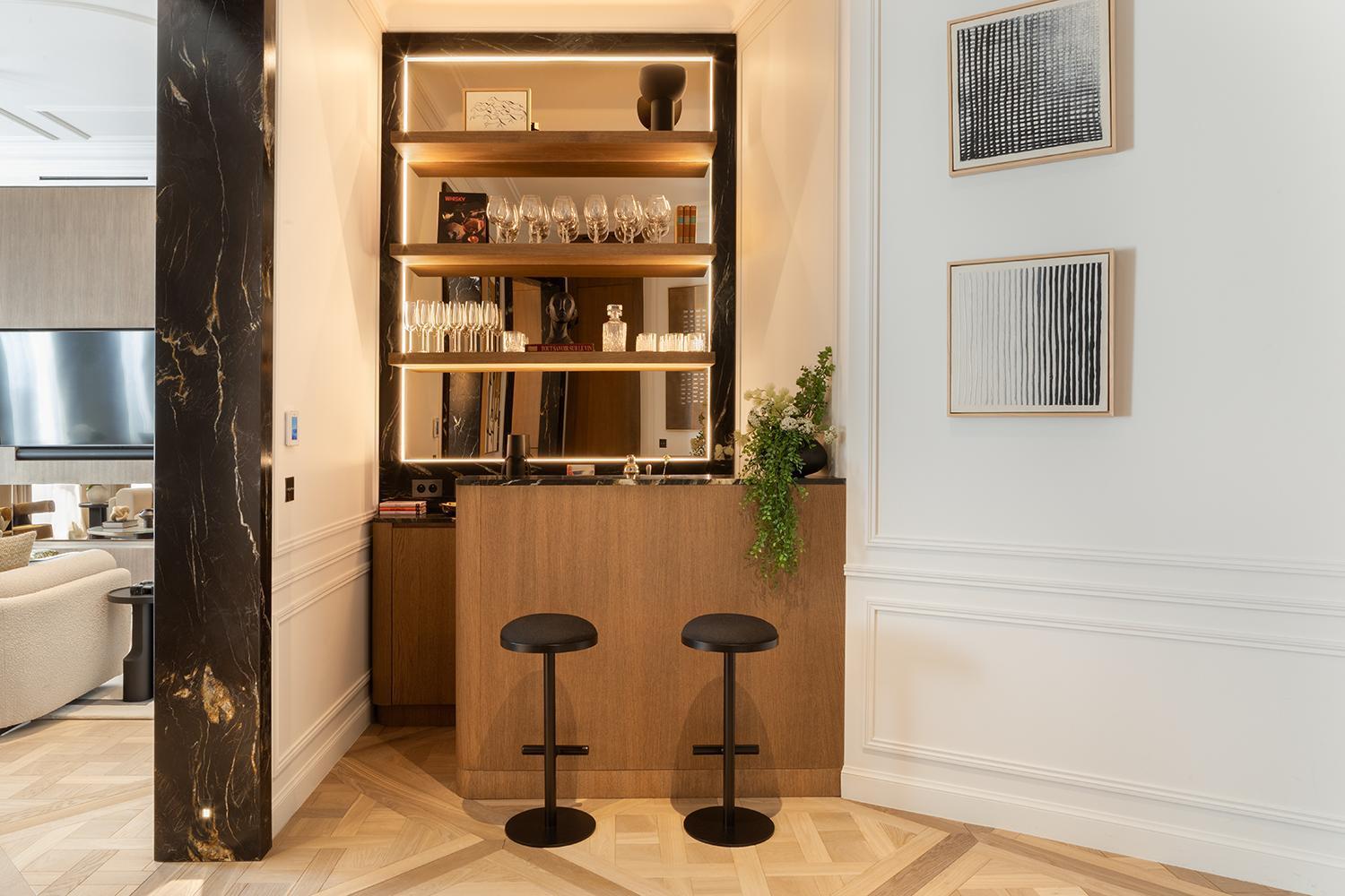 Thelander - Serviced In Champs Elysees
