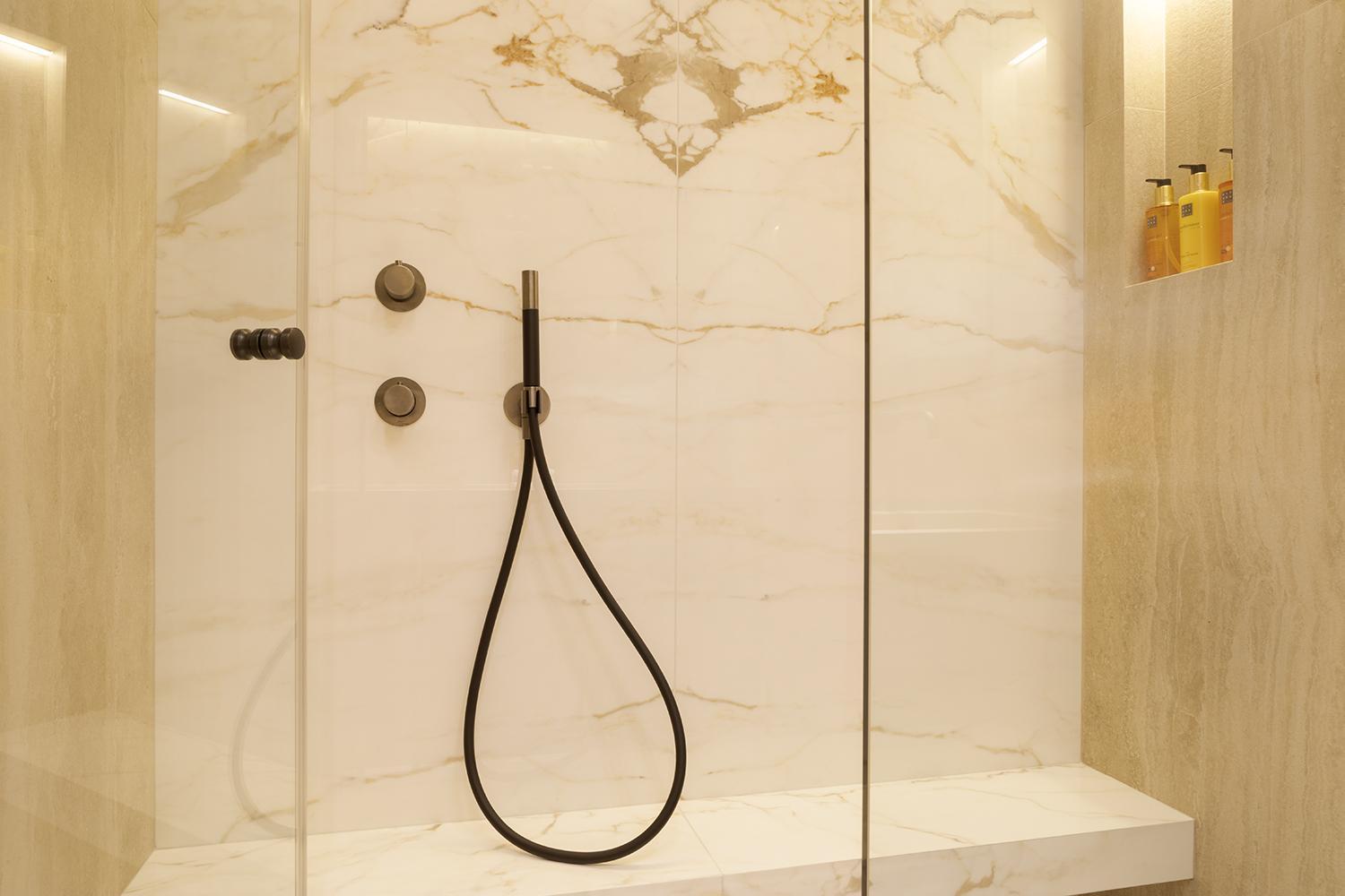 Thelander - Serviced In Champs Elysees