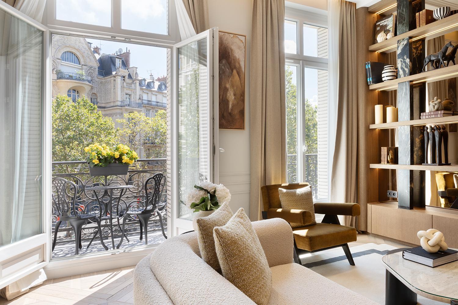 Thelander - Serviced In Champs Elysees *