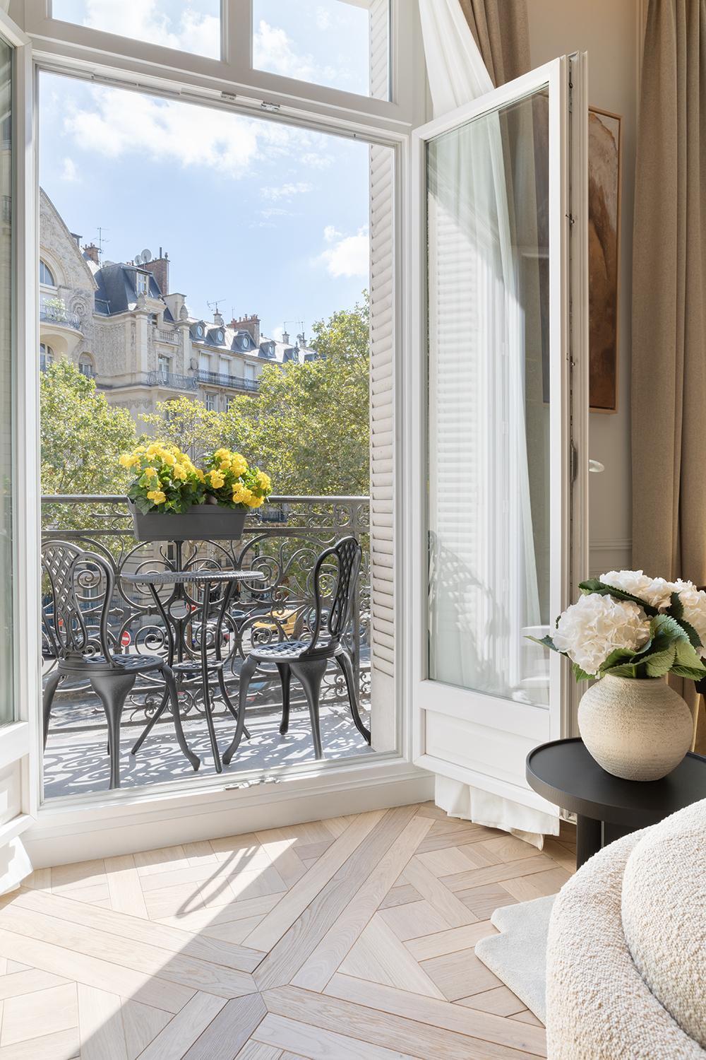 Thelander - Serviced In Champs Elysees