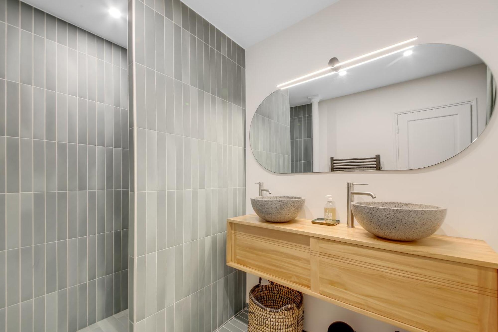 Stunning 2br Flat With Terrace Near Metro Station * Paris