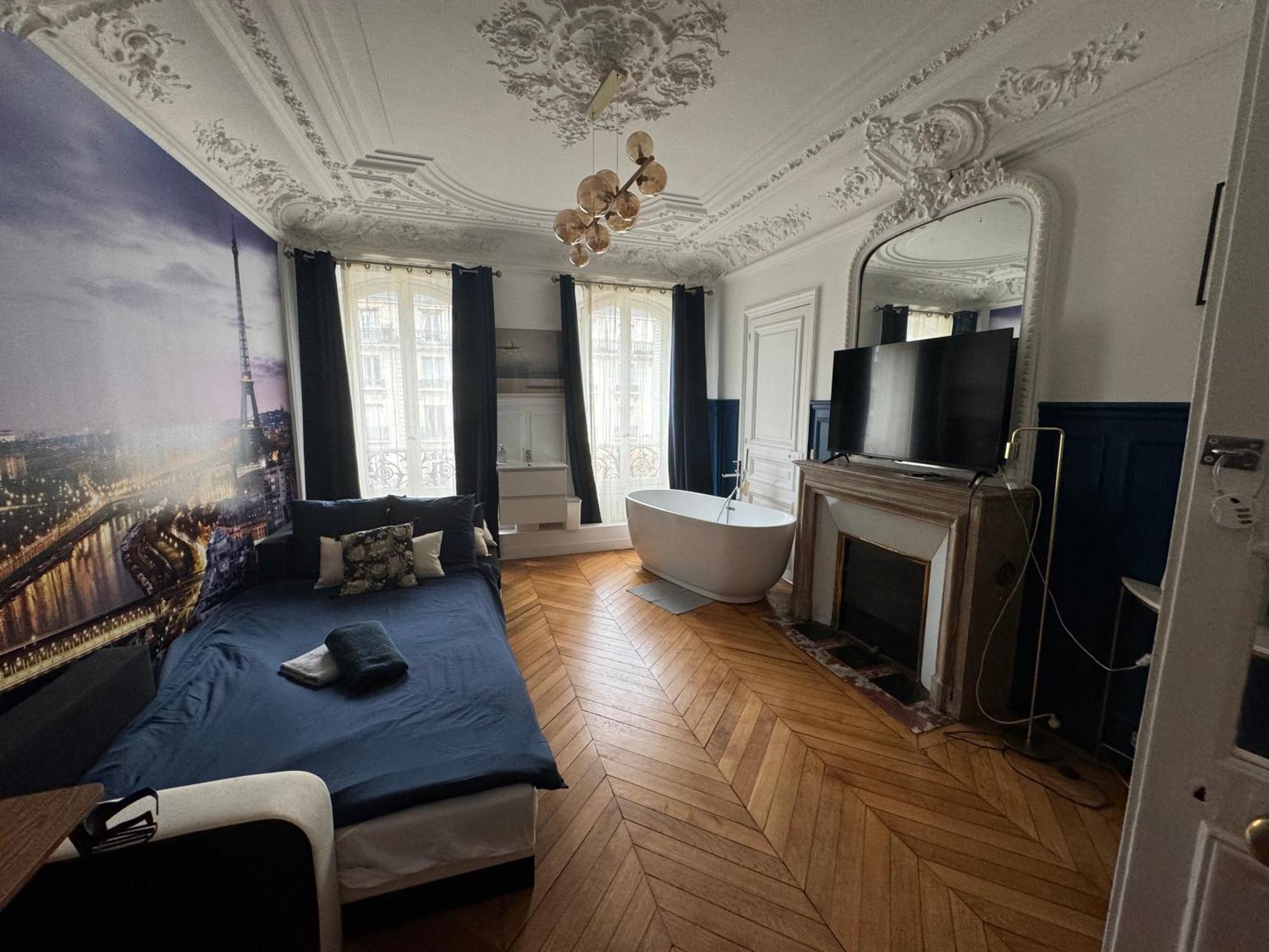 Beautiful Nearby Champs Elysees Appartement