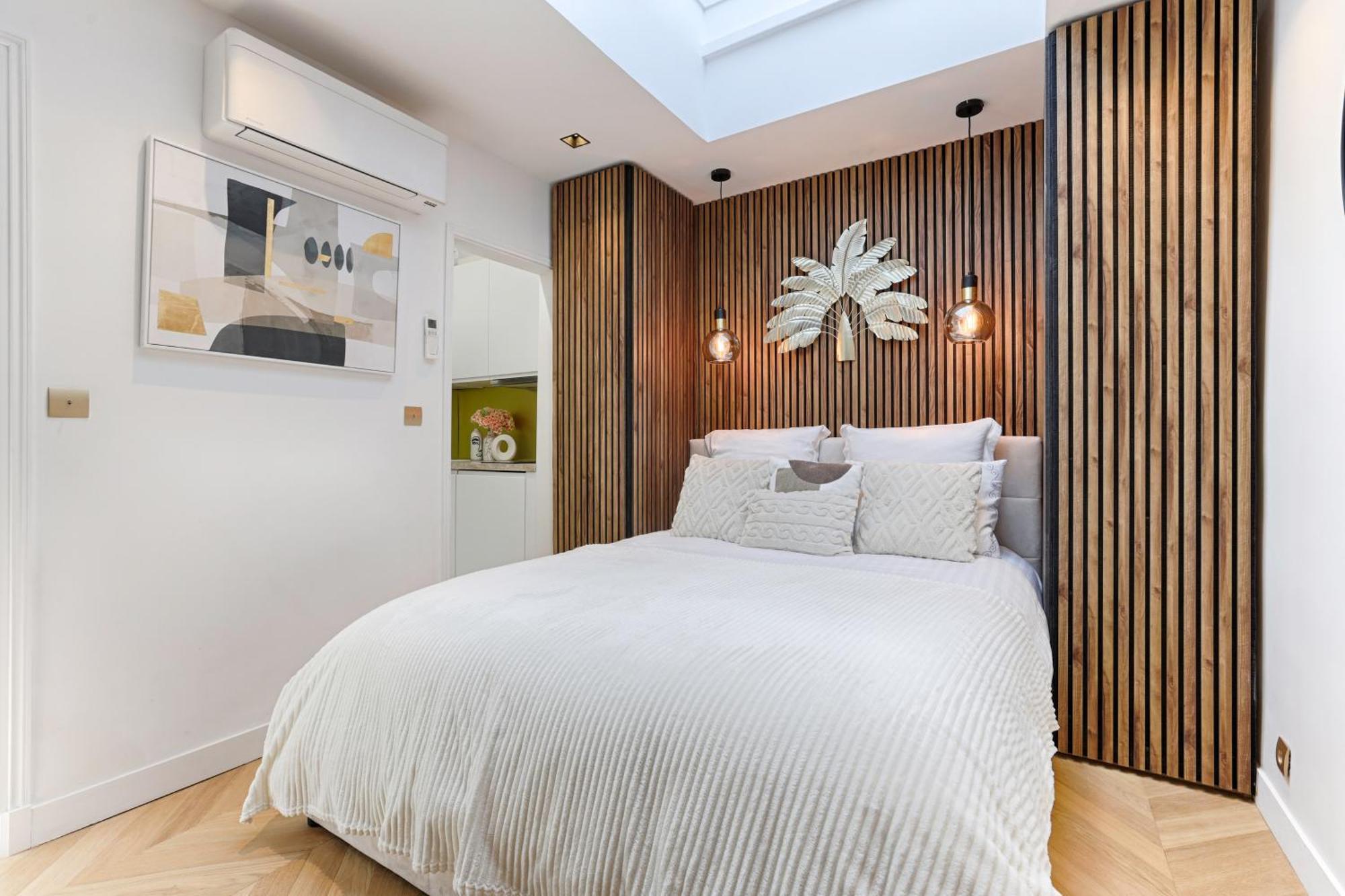 Charming Pied A Terre Near Montmartre * Paris