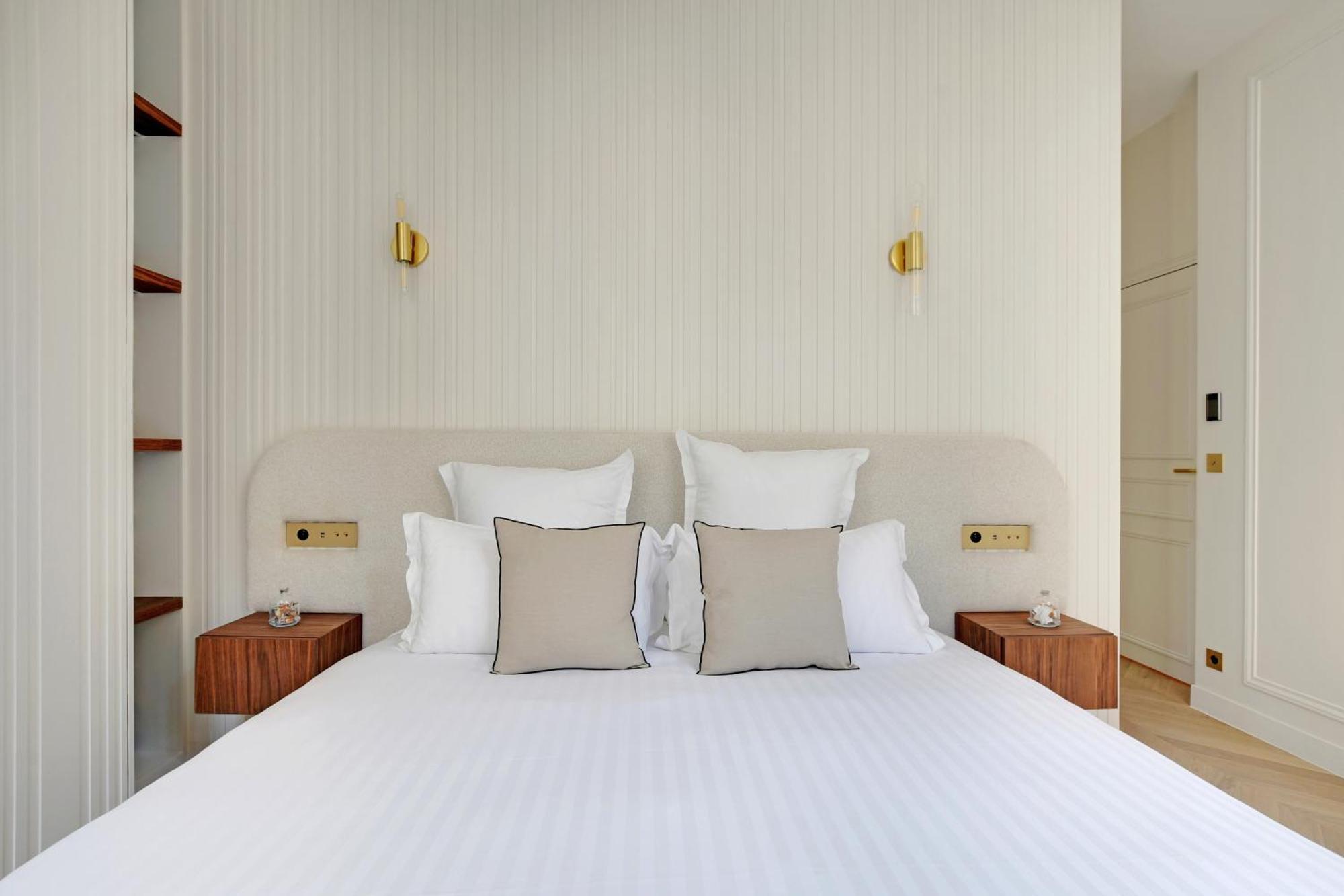 Maison Galante's With Services In La Madeleine - Opera Apartment