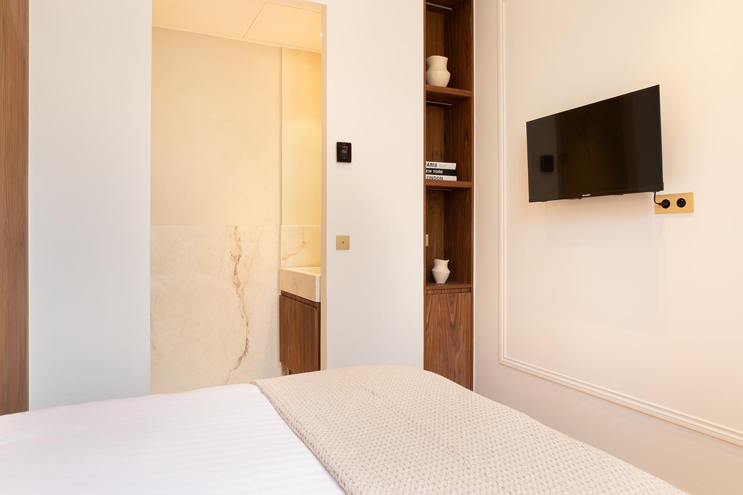 Maison Galante's With Services In La Madeleine - Opera Apartment