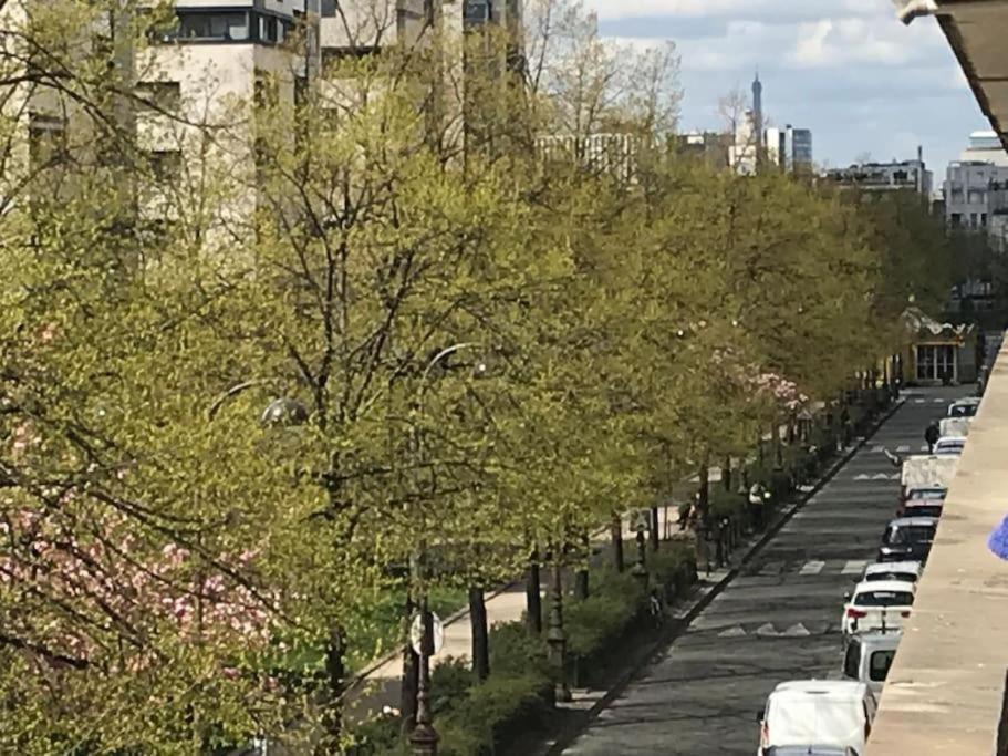 Cosy A Balcon Tour Eiffel Et Parking Apartment Paris