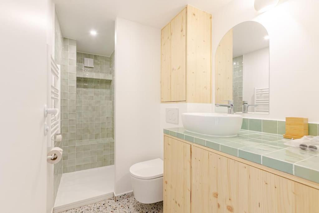 Charming Ideally Located In Paris, 9th Paris