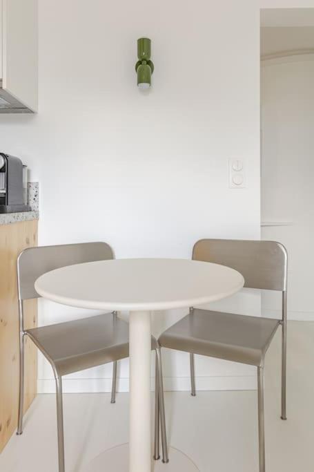 Apartment Charming Ideally Located In Paris, 9th