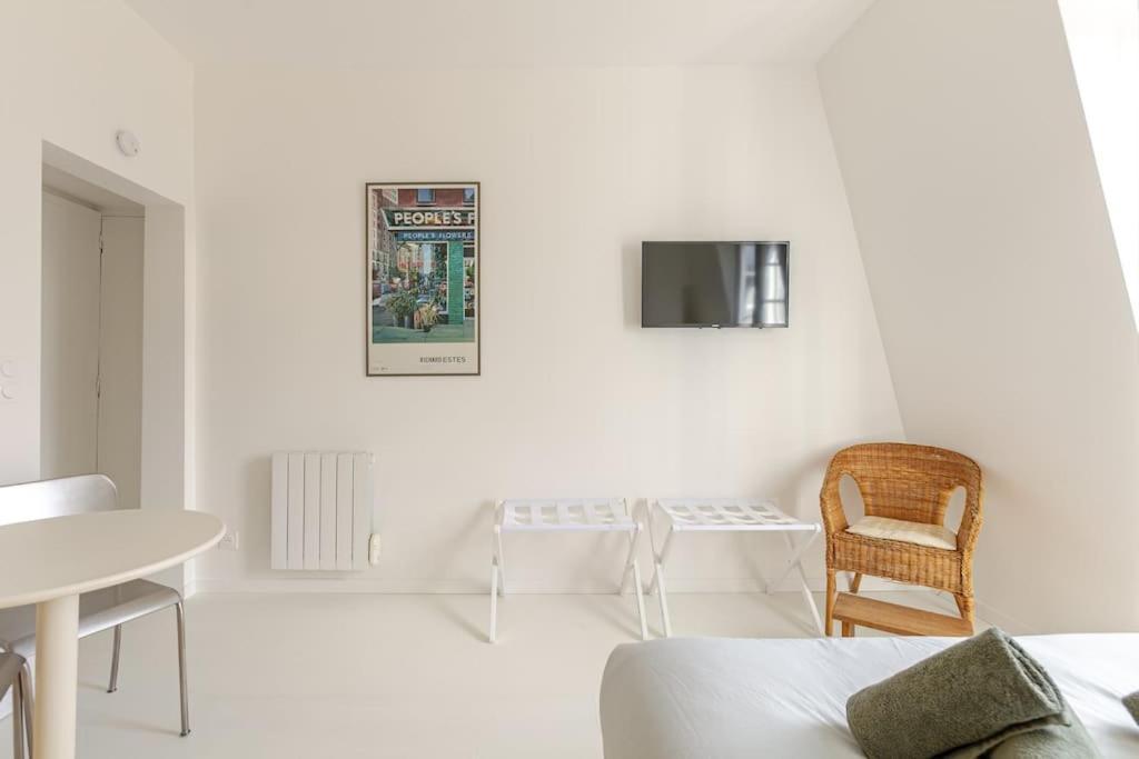 Charming Ideally Located In Paris, 9th Apartment *