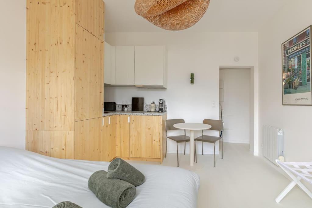 Apartment Charming Ideally Located In Paris, 9th Paris