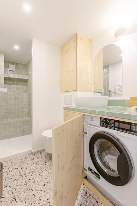 Apartment Charming Ideally Located In Paris, 9th Paris