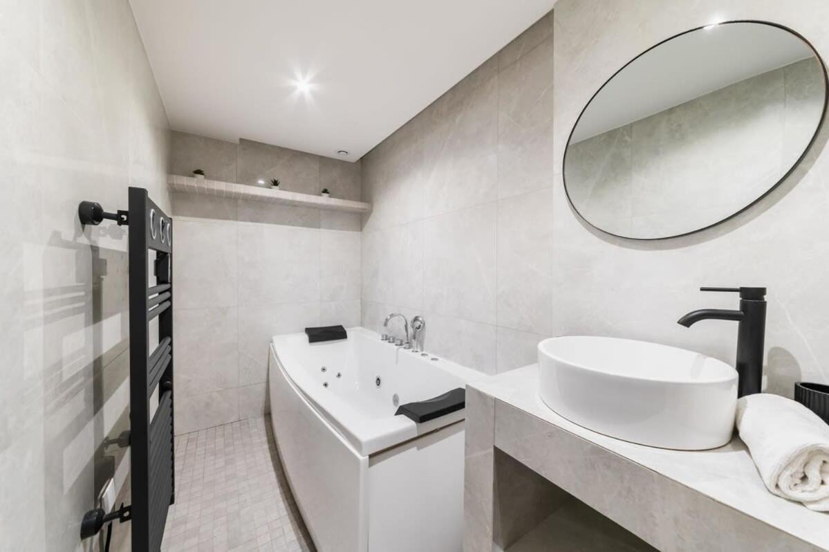 Appartement Zzz La Bruyere 9 Paris