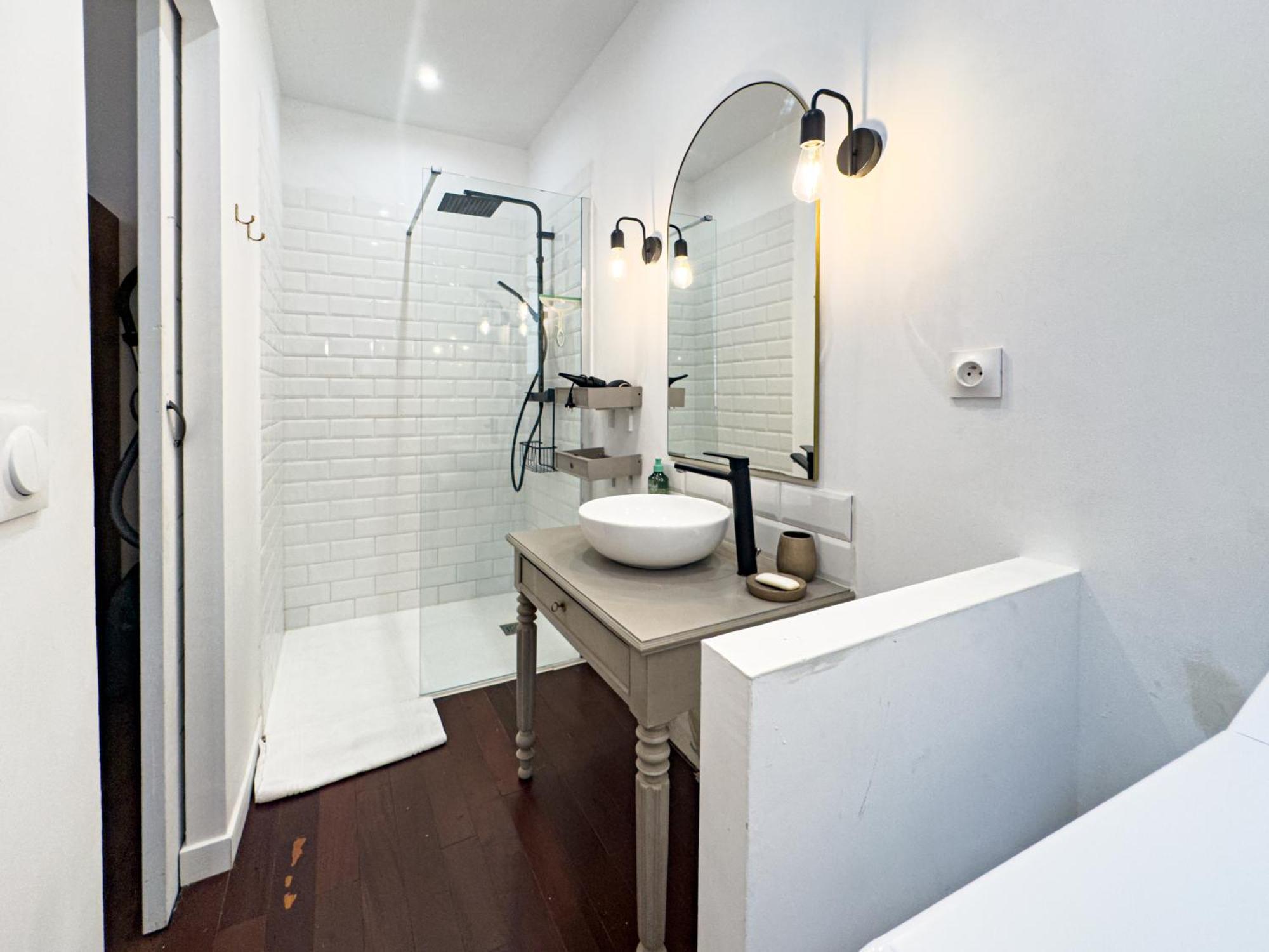 Apartment Penbed-2br- Lovely Parisian Near Bastille