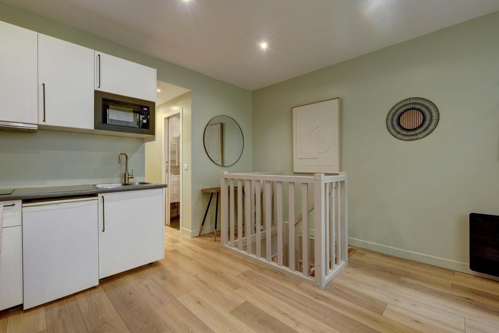 Place De La Nation Cozy 2bd Duplex