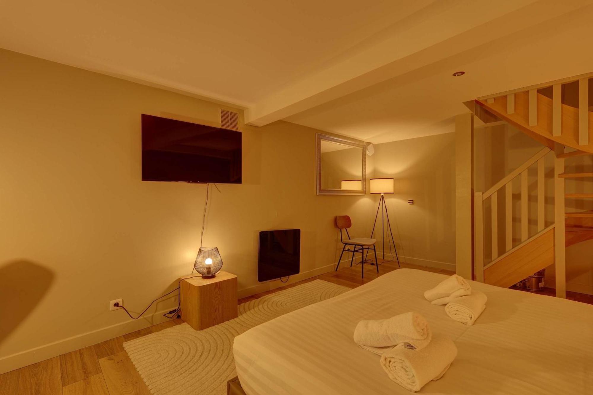 Place De La Nation Cozy 2bd Duplex Apartment *