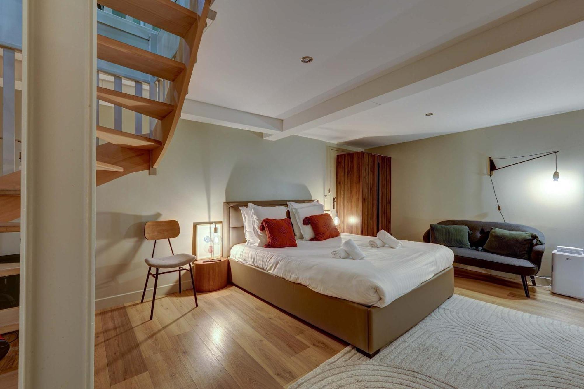 Apartment Place De La Nation Cozy 2bd Duplex *