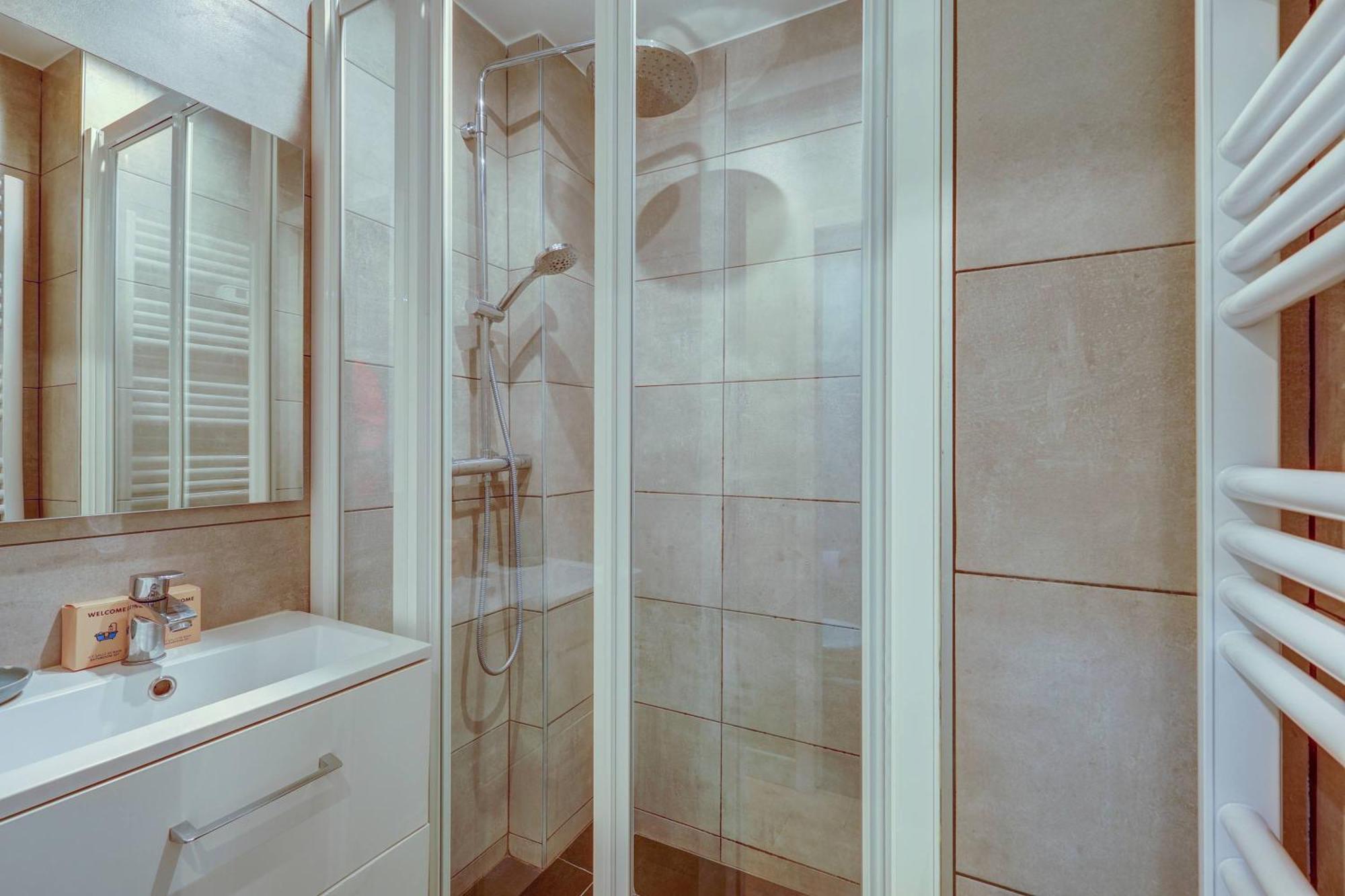 Apartment Place De La Nation Cozy 2bd Duplex Paris