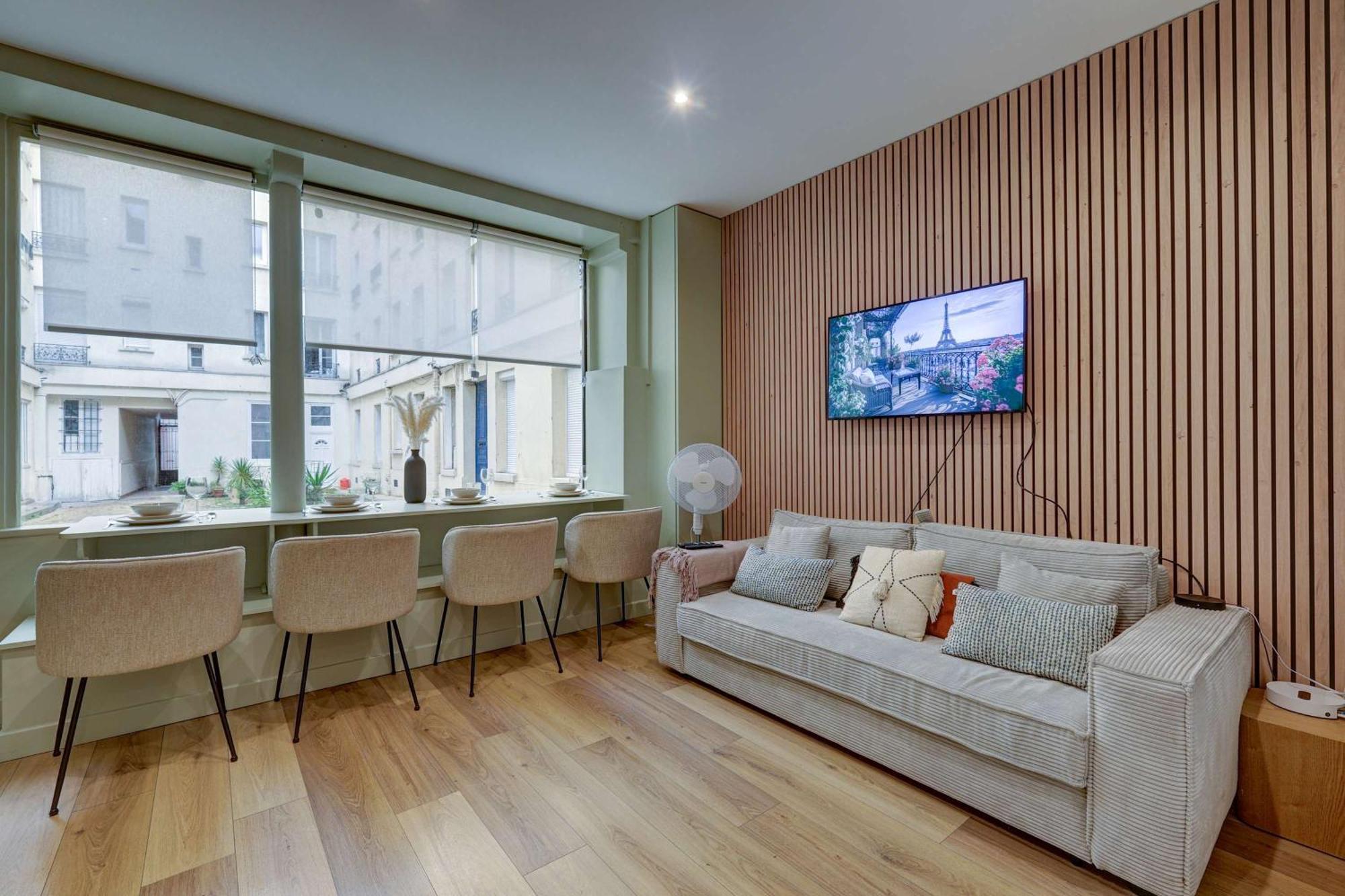 Place De La Nation Cozy 2bd Duplex