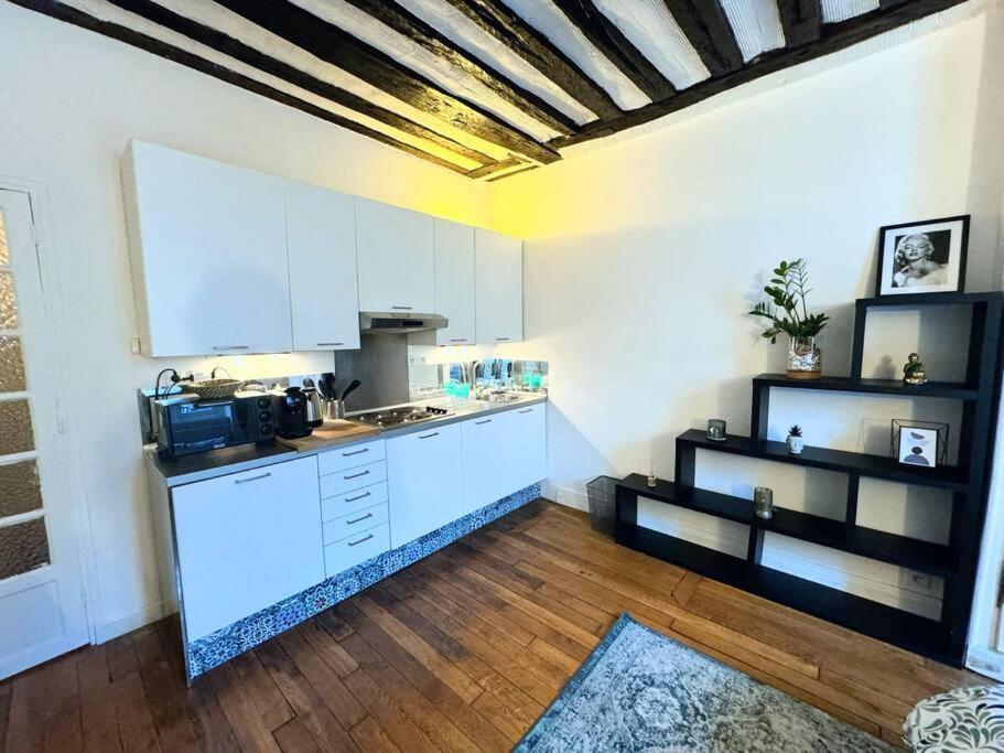 Parisien Pres Du Louvre Paris, France Apartment Paris