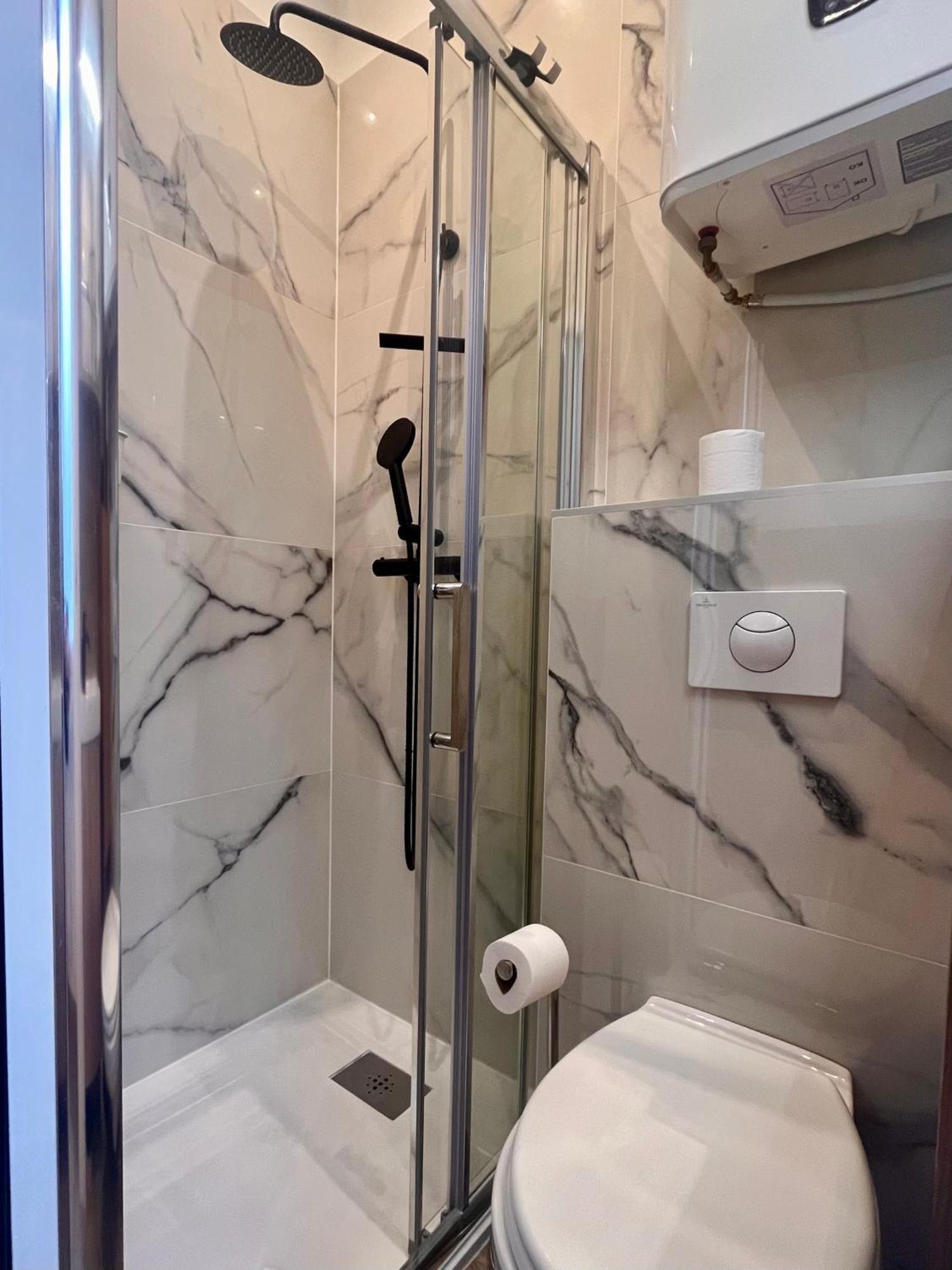 Fully Equipped - 4 Mins From The Metro Apartment Paris