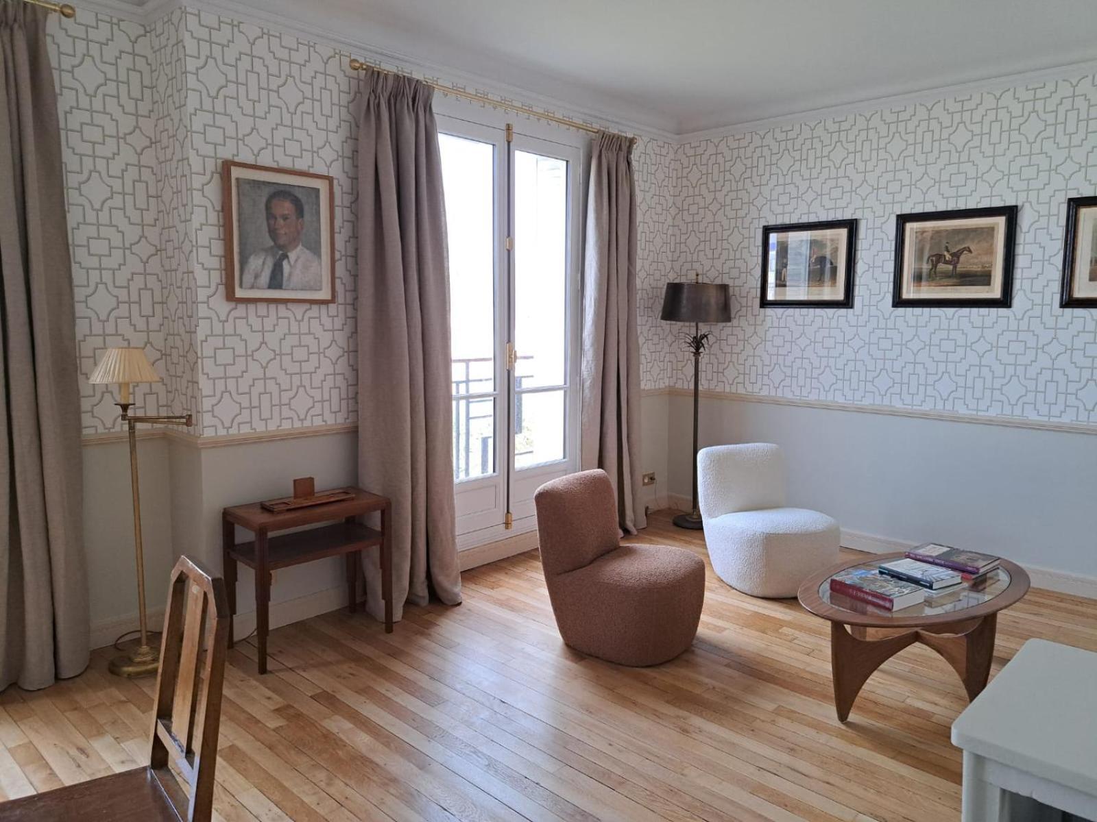 Bright & Elegant With View Over Invalides, Near St Germain Des Pres Paris