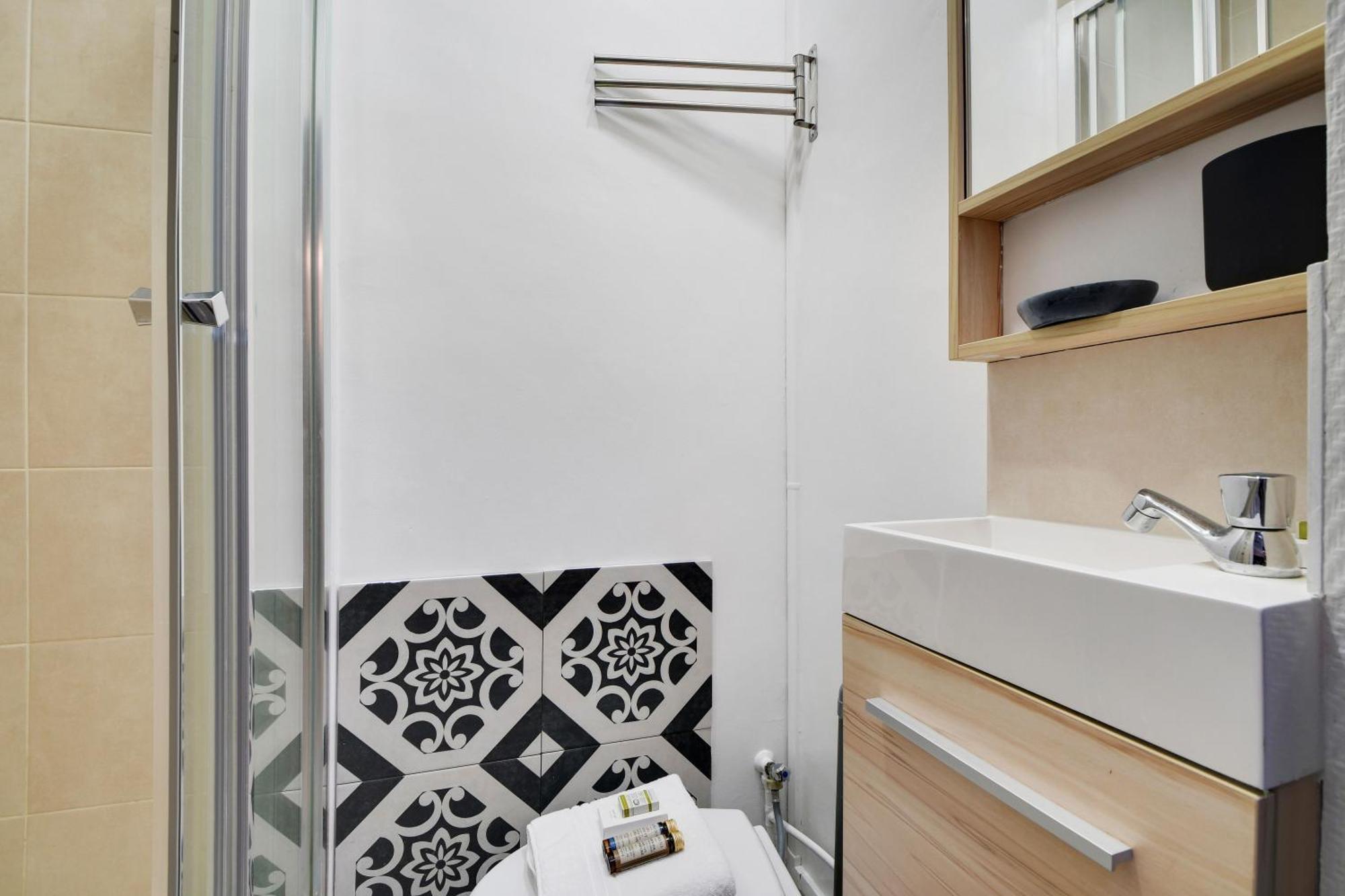Comfortable Studio Porte-dauphine