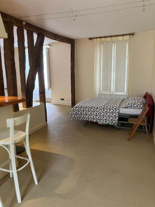 Grande Chambre Dans Studio Apartment *