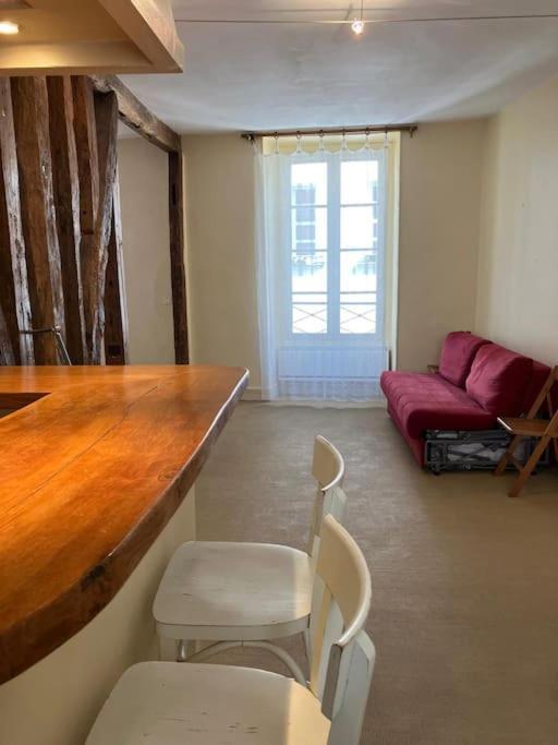 Grande Chambre Dans Studio * Paris