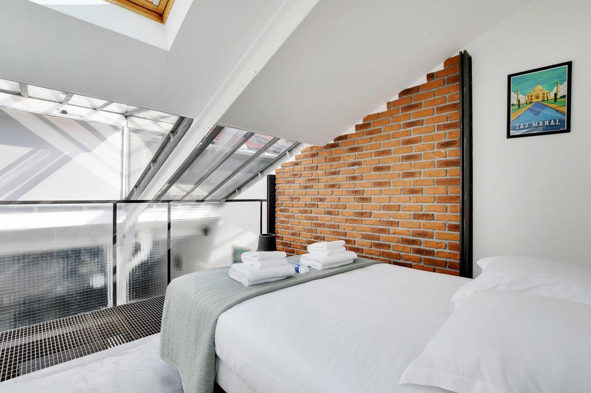 Somptuous Terrace-2br-6pcenter Of Appartement