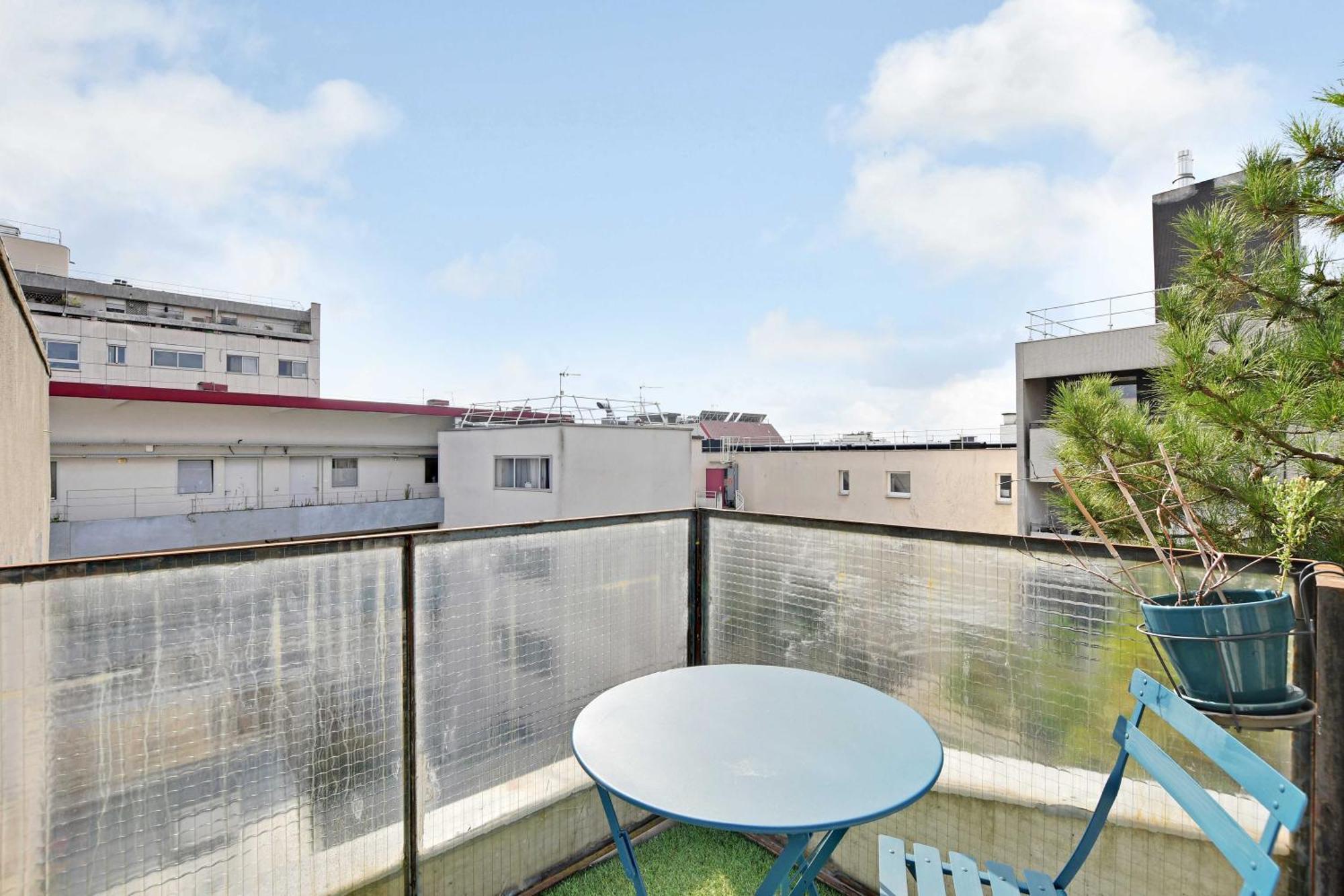 Somptuous Terrace-2br-6pcenter Of