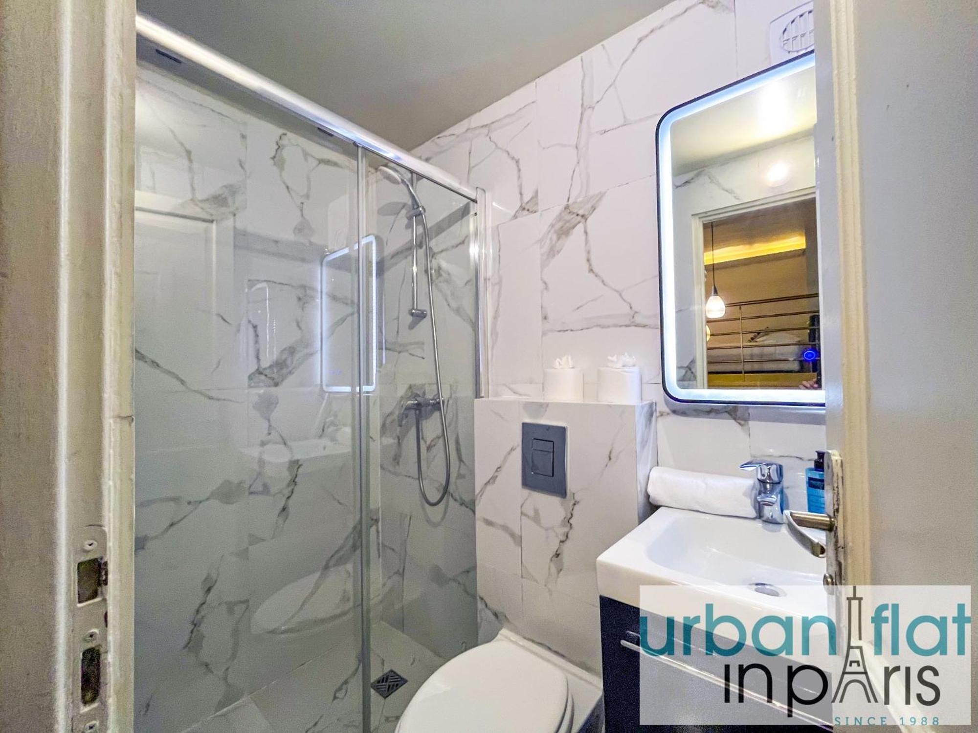 Urban Flat 09 - Stylish Triplex Champs-elysees *