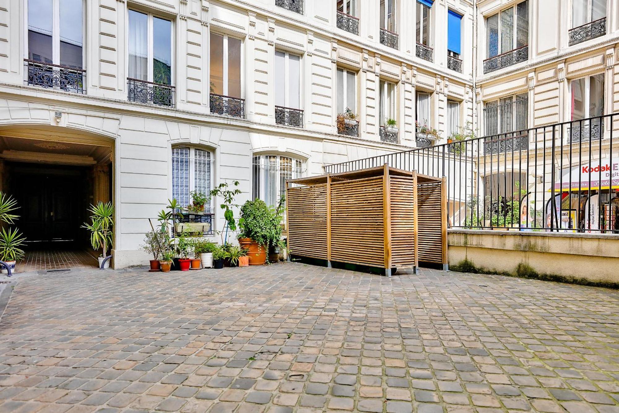 Urban Flat 09 - Stylish Triplex Champs-elysees