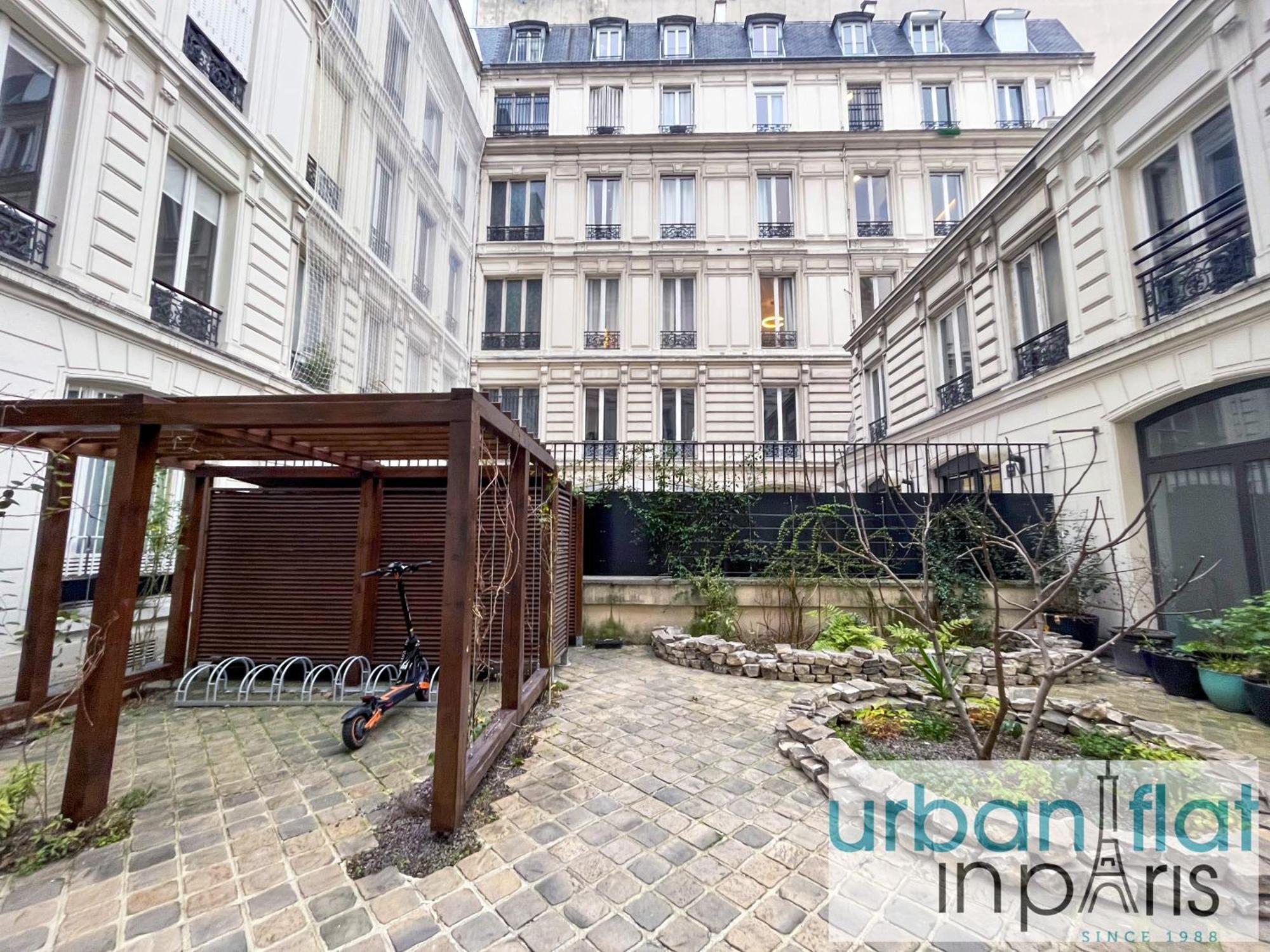 Urban Flat 09 - Stylish Triplex Champs-elysees Apartment Paris
