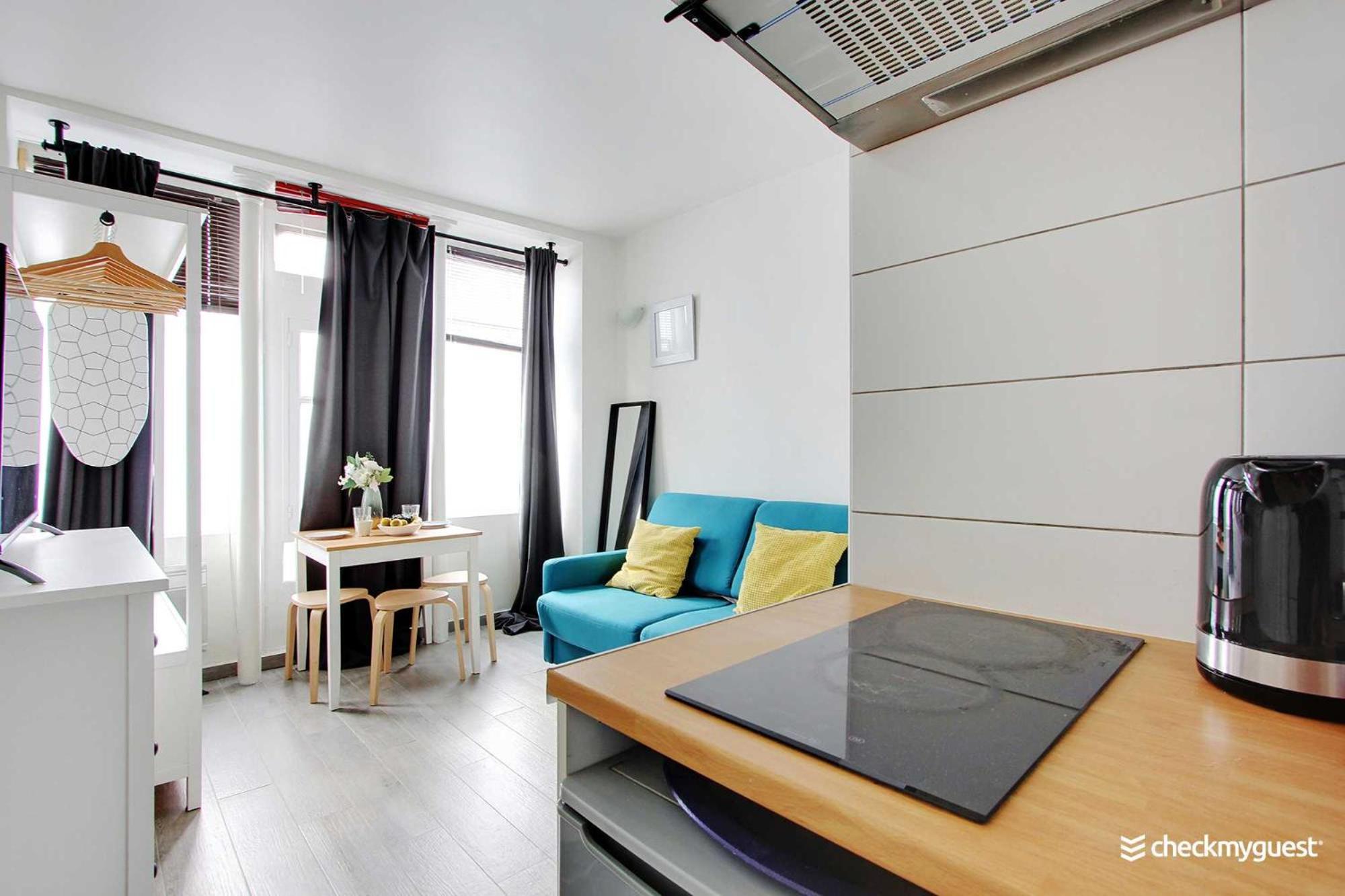 A Parisian Experience For 2 - Place De Clichy Appartement