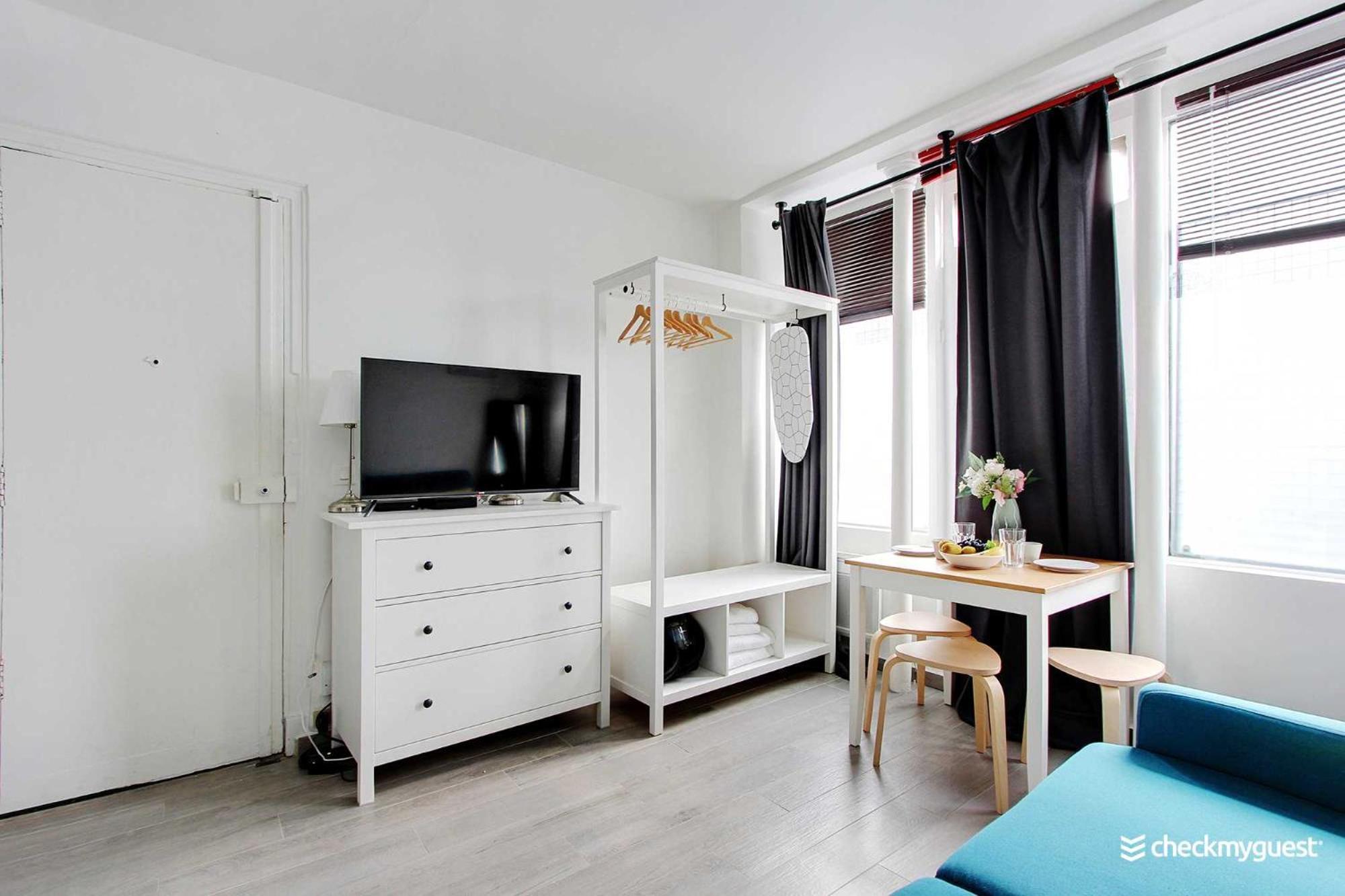 A Parisian Experience For 2 - Place De Clichy Appartement *