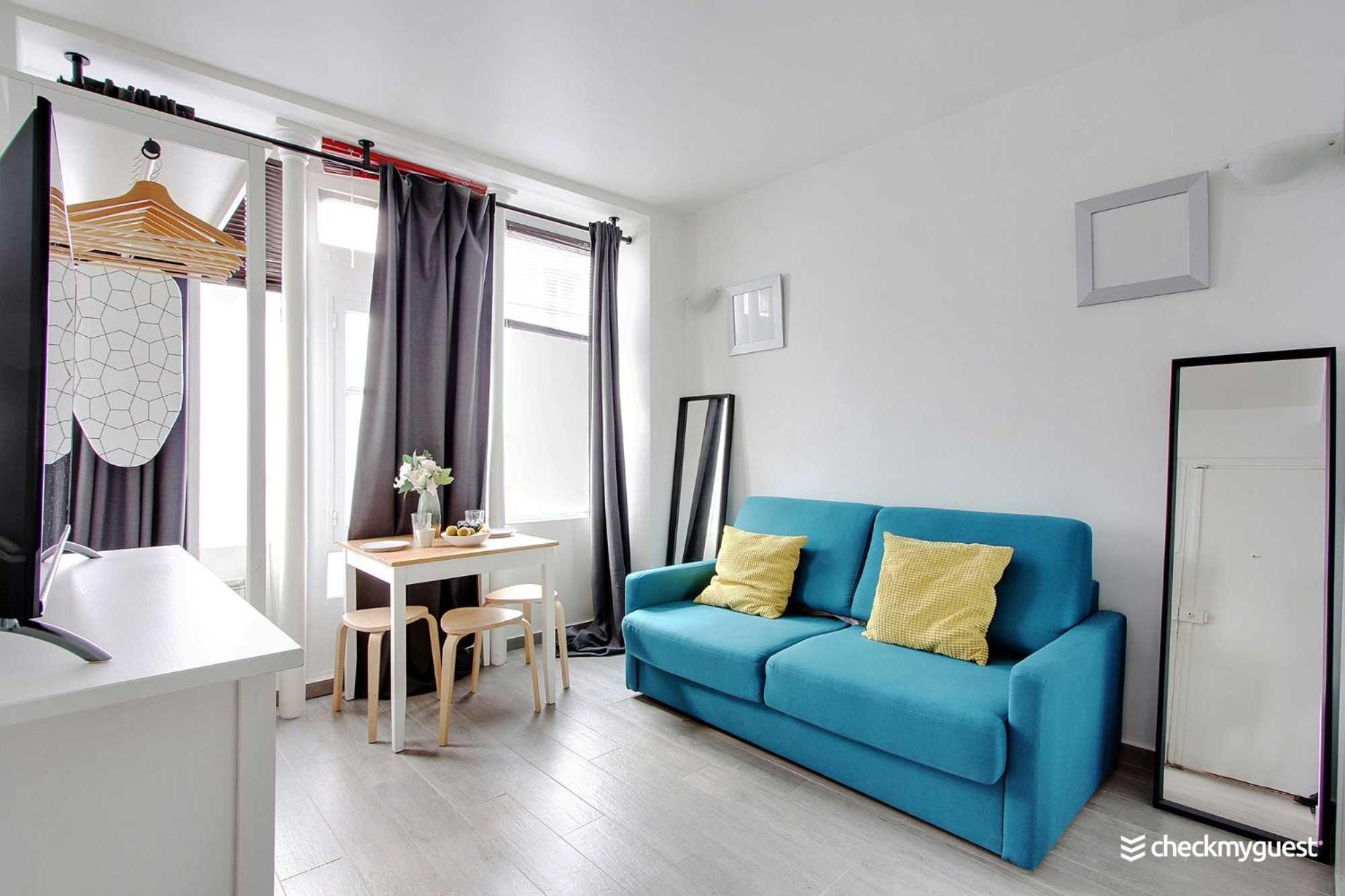 A Parisian Experience For 2 - Place De Clichy Appartement Paris