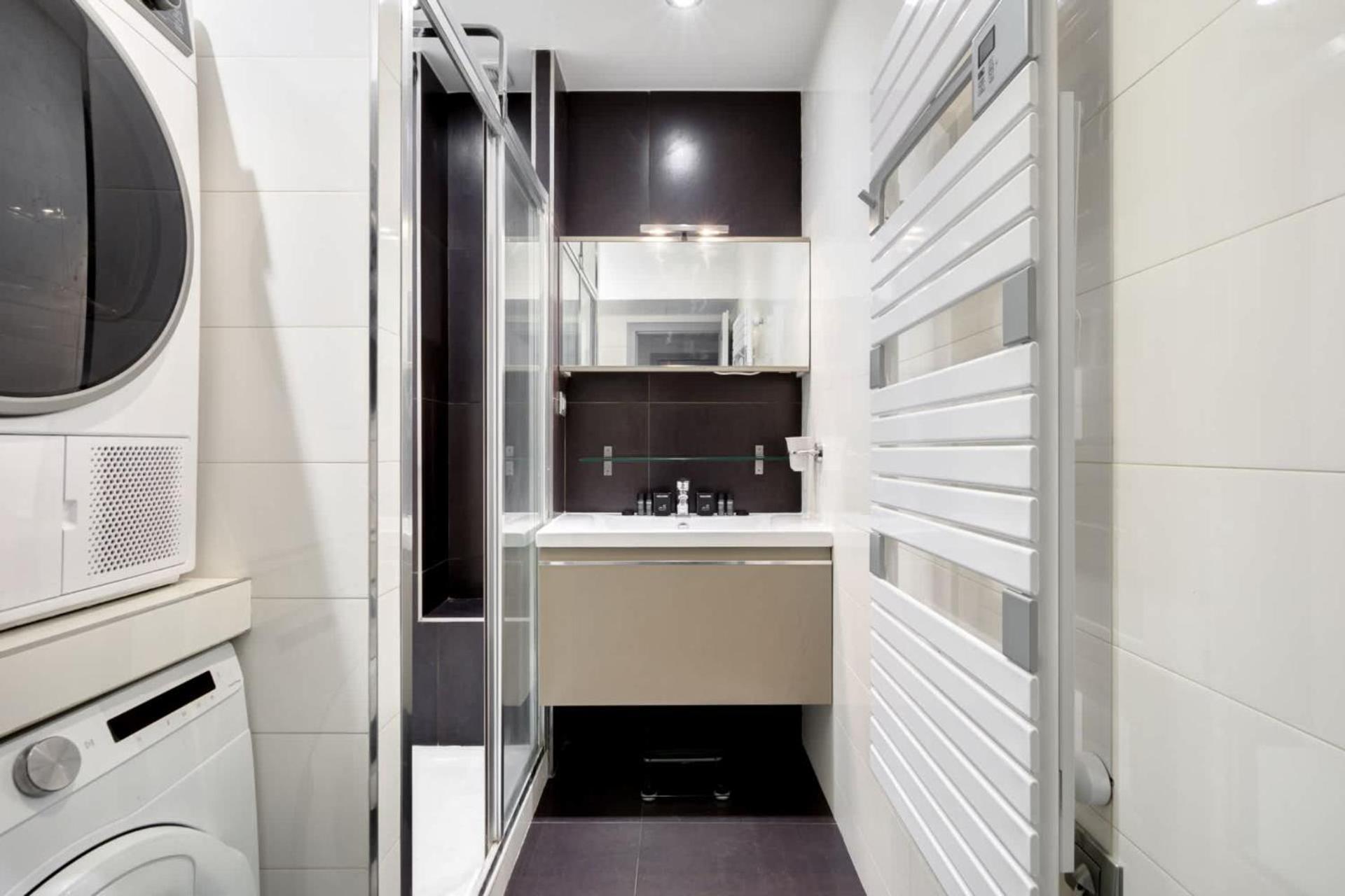 Moderne Avec Cuisine Equipee Et Balcon Apartamento Paris