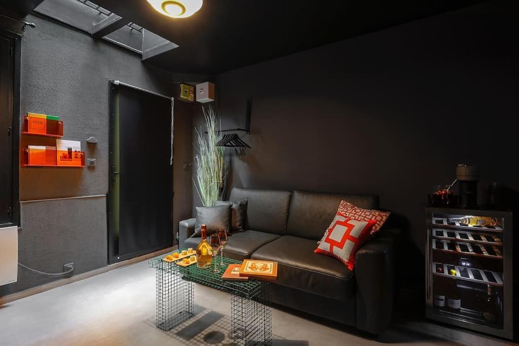 Le Dark Apartment *